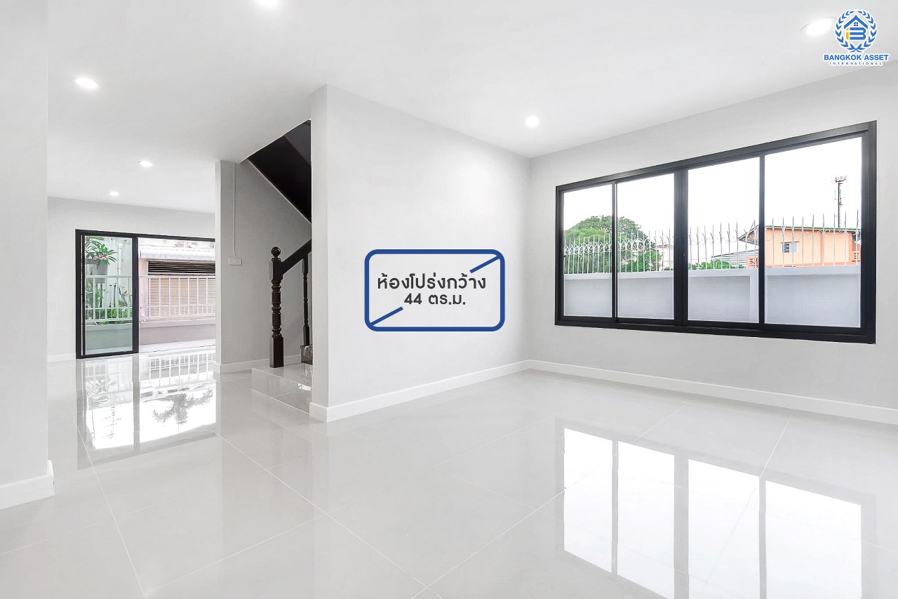 บ้านมือสองตกแต่งใหม่ ม.เดอะเลกาซี่ ปิ่นเกล้า #ห้องริม หลังใหญ่พร้อมอยู่ เนื้อที่ 57.3 ตร.ว. ฟังก์ชั่นจัดเต็ม 5 ห้องนอน(มีห้องแม่บ้าน) 3 ห้องน้ำ ภายในกว้างขวาง คัดสรรวัสดุเกรดพรีเมี่ยม ทำเลใกล้ถ.กาญจนาภิเษก และเดอะมอลล์บางแค สามารถเชื่อมต่อจรัญสนิทวงศ์ได้อย่างรวดเร็ว