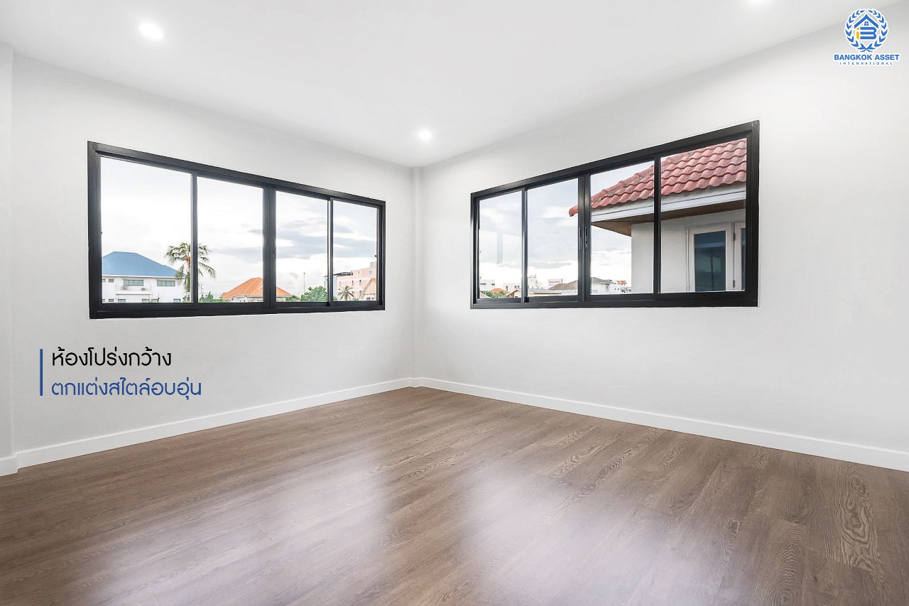 บ้านมือสองตกแต่งใหม่ ม.เดอะเลกาซี่ ปิ่นเกล้า #ห้องริม หลังใหญ่พร้อมอยู่ เนื้อที่ 57.3 ตร.ว. ฟังก์ชั่นจัดเต็ม 5 ห้องนอน(มีห้องแม่บ้าน) 3 ห้องน้ำ ภายในกว้างขวาง คัดสรรวัสดุเกรดพรีเมี่ยม ทำเลใกล้ถ.กาญจนาภิเษก และเดอะมอลล์บางแค สามารถเชื่อมต่อจรัญสนิทวงศ์ได้อย่างรวดเร็ว