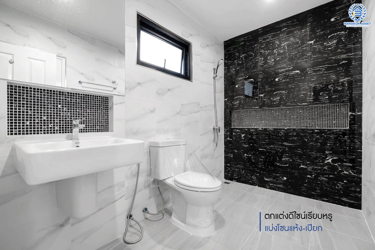 บ้านมือสองตกแต่งใหม่ ม.เดอะเลกาซี่ ปิ่นเกล้า #ห้องริม หลังใหญ่พร้อมอยู่ เนื้อที่ 57.3 ตร.ว. ฟังก์ชั่นจัดเต็ม 5 ห้องนอน(มีห้องแม่บ้าน) 3 ห้องน้ำ ภายในกว้างขวาง คัดสรรวัสดุเกรดพรีเมี่ยม ทำเลใกล้ถ.กาญจนาภิเษก และเดอะมอลล์บางแค สามารถเชื่อมต่อจรัญสนิทวงศ์ได้อย่างรวดเร็ว