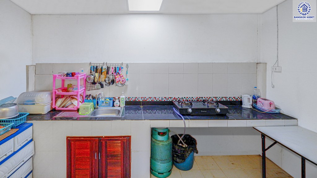 ทาวน์เฮ้าส์มือสองนนทบุรี พร้อมอยู่! ม.นันทนาการ์เด้นท์2 รัตนาธิเบศร์-ท่าอิฐ เนื้อที่ 17.5 ตร.ว. ฟังก์ชั่นห้องนอนใหญ่ 2 ห้องนอน 2 ห้องน้ำ พร้อมครัวเคาน์เตอร์ และที่จอดรถ บนทำเลเดินทางสะดวก เชื่อมต่อหลายเส้นทาง เพียง 5 นาทีจาก MRT บางรักน้อยท่าอิฐ...