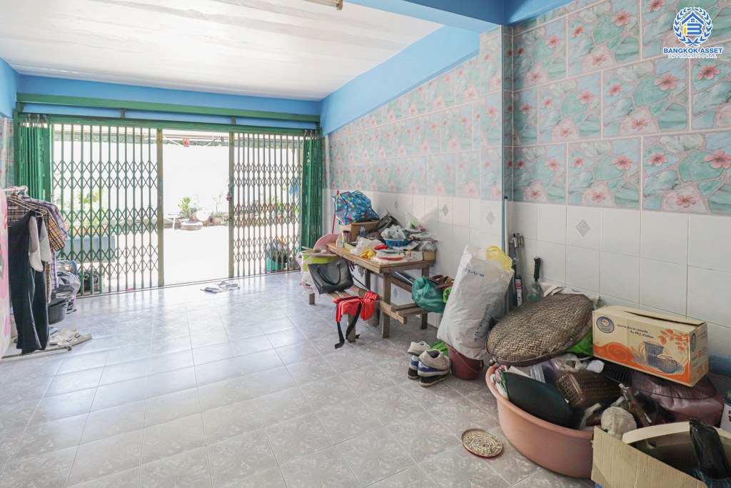 ทาวน์เฮ้าส์มือสอง ซอยเพชรเกษม76/1ต่อเติมเทอเรซ พร้อมอยู่ เนื้อที่ 19 ตร.ว. บนทำเลการเดินทางสะดวก เพียง 500 เมตร ถึง MRT หลักสอง ใกล้เดอะมอลล์บางแค และ Community Mall หลายแห่ง