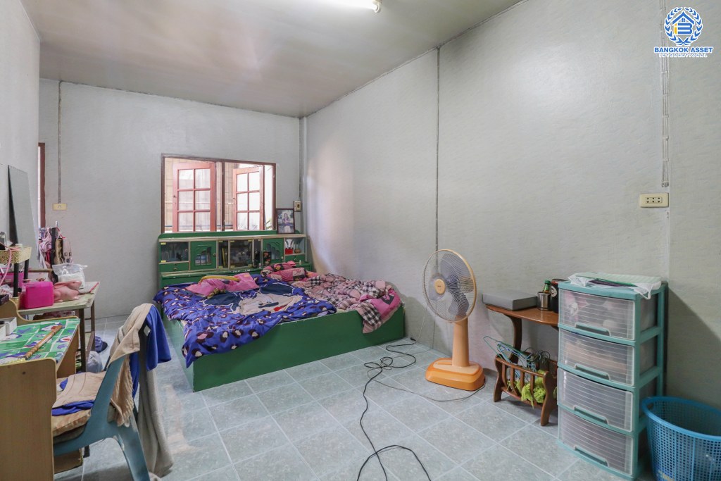 ทาวน์เฮ้าส์มือสอง ซอยเพชรเกษม76/1ต่อเติมเทอเรซ พร้อมอยู่ เนื้อที่ 19 ตร.ว. บนทำเลการเดินทางสะดวก เพียง 500 เมตร ถึง MRT หลักสอง ใกล้เดอะมอลล์บางแค และ Community Mall หลายแห่ง