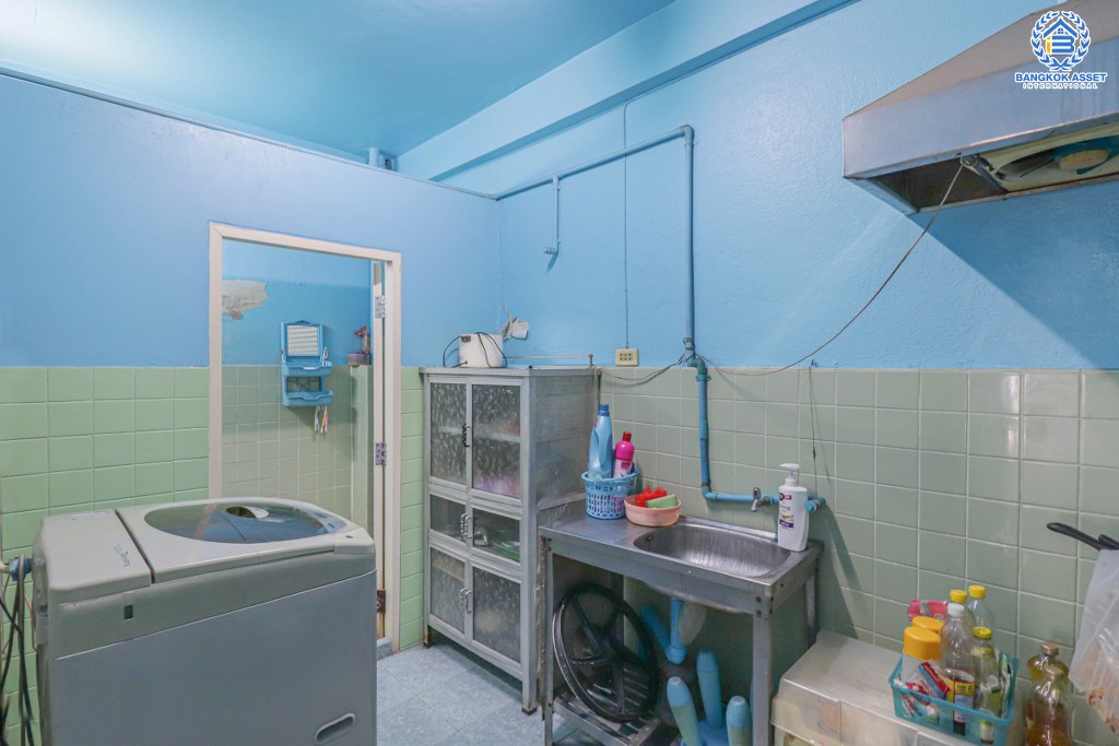 ทาวน์เฮ้าส์มือสอง ซอยเพชรเกษม76/1ต่อเติมเทอเรซ พร้อมอยู่ เนื้อที่ 19 ตร.ว. บนทำเลการเดินทางสะดวก เพียง 500 เมตร ถึง MRT หลักสอง ใกล้เดอะมอลล์บางแค และ Community Mall หลายแห่ง