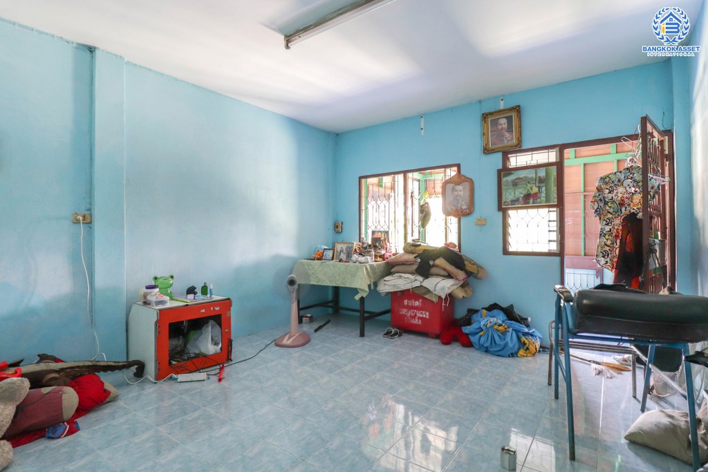 ทาวน์เฮ้าส์มือสอง ซอยเพชรเกษม76/1ต่อเติมเทอเรซ พร้อมอยู่ เนื้อที่ 19 ตร.ว. บนทำเลการเดินทางสะดวก เพียง 500 เมตร ถึง MRT หลักสอง ใกล้เดอะมอลล์บางแค และ Community Mall หลายแห่ง