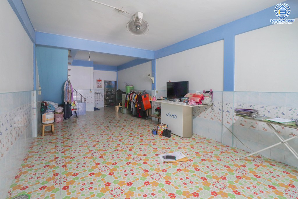 ทาวน์เฮ้าส์มือสอง ซอยเพชรเกษม76/1ต่อเติมเทอเรซ พร้อมอยู่ เนื้อที่ 19 ตร.ว. บนทำเลการเดินทางสะดวก เพียง 500 เมตร ถึง MRT หลักสอง ใกล้เดอะมอลล์บางแค และ Community Mall หลายแห่ง