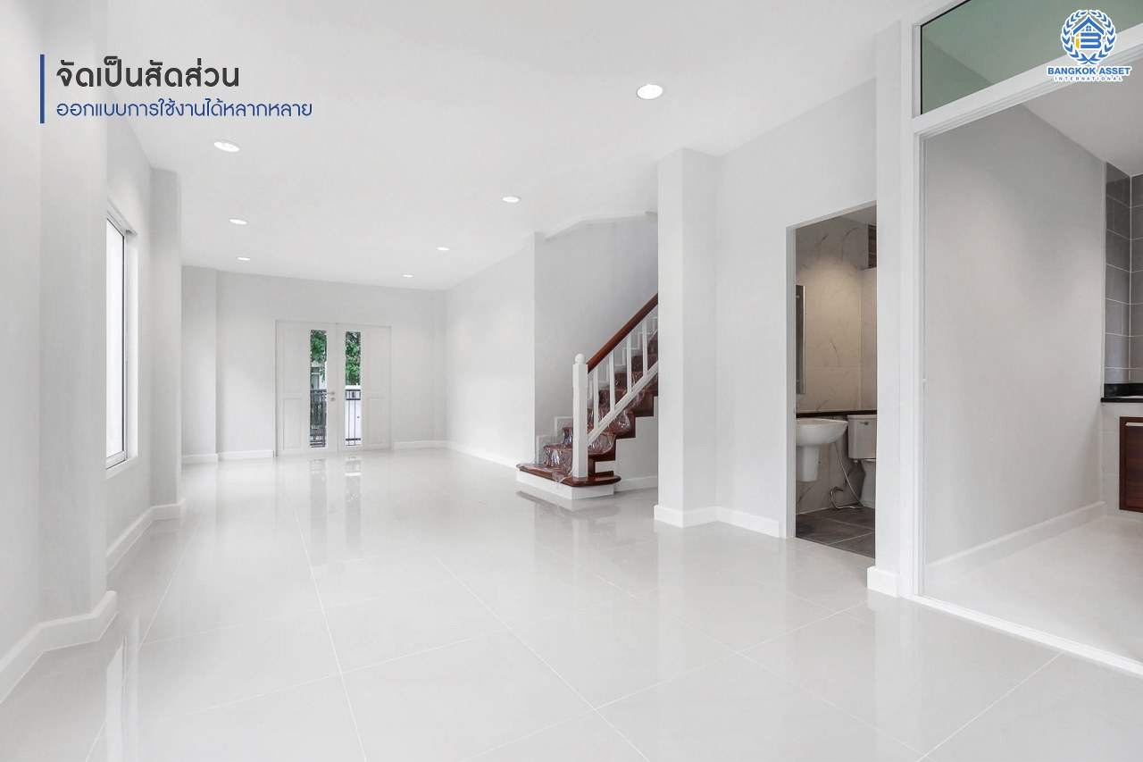 บ้านมือสองตกแต่งใหม่ ม.เพอร์เฟคเพลส2 ติดถ.รัตนาธิเบศร์ หลังใหญ่พร้อมอยู่ เนื้อที่ 57 ตร.ว. ดีไซน์โมเดิร์น ตกแต่งโทนอบอุ่น ฟังก์ชั่น 3 ห้องนอน 3 ห้องน้ำ 2 ที่จอดรถ บนที่สุดแห่งทำเลโซนเมือง เชื่อมต่อทุกการเดินทาง เพียง 5 นาที ถึง MRT "สถานีไทรม้า" ใกล้จุดขึ้นทางด่วน "งามวงศ์วาน"