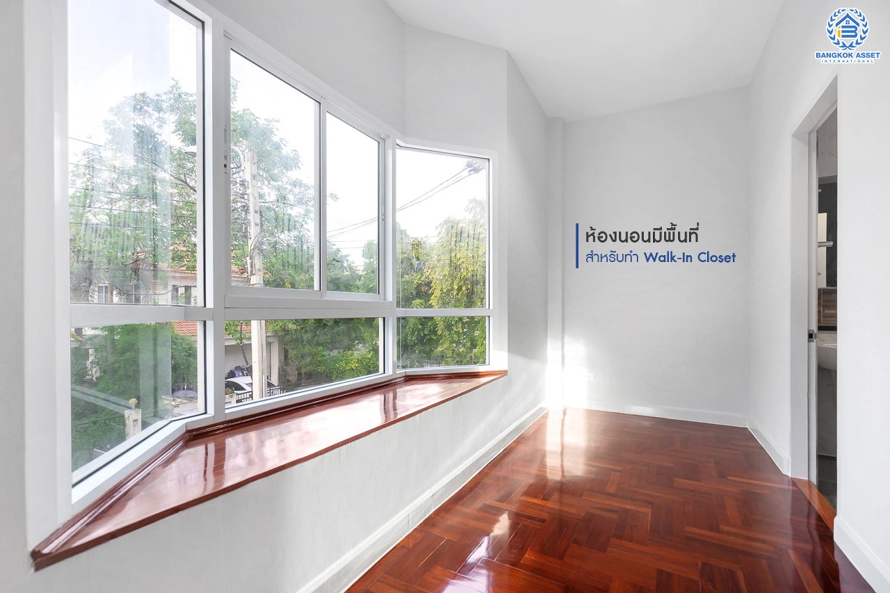 บ้านมือสองตกแต่งใหม่ ม.เพอร์เฟคเพลส2 ติดถ.รัตนาธิเบศร์ หลังใหญ่พร้อมอยู่ เนื้อที่ 57 ตร.ว. ดีไซน์โมเดิร์น ตกแต่งโทนอบอุ่น ฟังก์ชั่น 3 ห้องนอน 3 ห้องน้ำ 2 ที่จอดรถ บนที่สุดแห่งทำเลโซนเมือง เชื่อมต่อทุกการเดินทาง เพียง 5 นาที ถึง MRT "สถานีไทรม้า" ใกล้จุดขึ้นทางด่วน "งามวงศ์วาน"