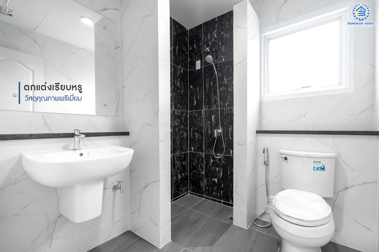 บ้านมือสองตกแต่งใหม่ ม.เพอร์เฟคเพลส2 ติดถ.รัตนาธิเบศร์ หลังใหญ่พร้อมอยู่ เนื้อที่ 57 ตร.ว. ดีไซน์โมเดิร์น ตกแต่งโทนอบอุ่น ฟังก์ชั่น 3 ห้องนอน 3 ห้องน้ำ 2 ที่จอดรถ บนที่สุดแห่งทำเลโซนเมือง เชื่อมต่อทุกการเดินทาง เพียง 5 นาที ถึง MRT "สถานีไทรม้า" ใกล้จุดขึ้นทางด่วน "งามวงศ์วาน"