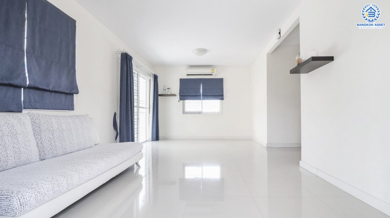 บ้านเดี่ยวมือสอง ทำเลปทุมธานี! โครงการ พฤกษาวิลเลจ30 เดอะซีซั่น แจ้งวัฒนะ-ราชพฤกษ์ ตกแต่ง/ต่อเติมเต็ม เนื้อที่ 66 ตร.ว. ฟังก์ชั่น 3 ห้องนอน 2 ห้องน้ำ แถมแอร์ 4 เครื่อง!! บนทำเลเดินทางสะดวกสบายเข้า-ออกได้หลายเส้นทาง ใกล้เมืองทองธานี และจุดขึ้นทางด่วน "แจ้งวัฒนะ"