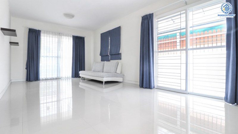 บ้านเดี่ยวมือสอง ทำเลปทุมธานี! โครงการ พฤกษาวิลเลจ30 เดอะซีซั่น แจ้งวัฒนะ-ราชพฤกษ์ ตกแต่ง/ต่อเติมเต็ม เนื้อที่ 66 ตร.ว. ฟังก์ชั่น 3 ห้องนอน 2 ห้องน้ำ แถมแอร์ 4 เครื่อง!! บนทำเลเดินทางสะดวกสบายเข้า-ออกได้หลายเส้นทาง ใกล้เมืองทองธานี และจุดขึ้นทางด่วน "แจ้งวัฒนะ"