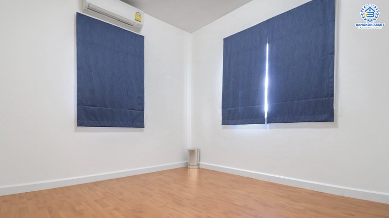 บ้านเดี่ยวมือสอง ทำเลปทุมธานี! โครงการ พฤกษาวิลเลจ30 เดอะซีซั่น แจ้งวัฒนะ-ราชพฤกษ์ ตกแต่ง/ต่อเติมเต็ม เนื้อที่ 66 ตร.ว. ฟังก์ชั่น 3 ห้องนอน 2 ห้องน้ำ แถมแอร์ 4 เครื่อง!! บนทำเลเดินทางสะดวกสบายเข้า-ออกได้หลายเส้นทาง ใกล้เมืองทองธานี และจุดขึ้นทางด่วน "แจ้งวัฒนะ"