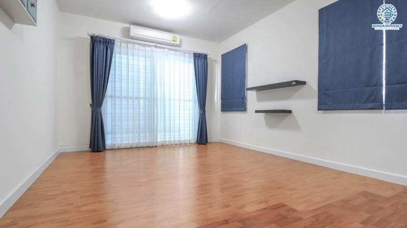 บ้านเดี่ยวมือสอง ทำเลปทุมธานี! โครงการ พฤกษาวิลเลจ30 เดอะซีซั่น แจ้งวัฒนะ-ราชพฤกษ์ ตกแต่ง/ต่อเติมเต็ม เนื้อที่ 66 ตร.ว. ฟังก์ชั่น 3 ห้องนอน 2 ห้องน้ำ แถมแอร์ 4 เครื่อง!! บนทำเลเดินทางสะดวกสบายเข้า-ออกได้หลายเส้นทาง ใกล้เมืองทองธานี และจุดขึ้นทางด่วน "แจ้งวัฒนะ"