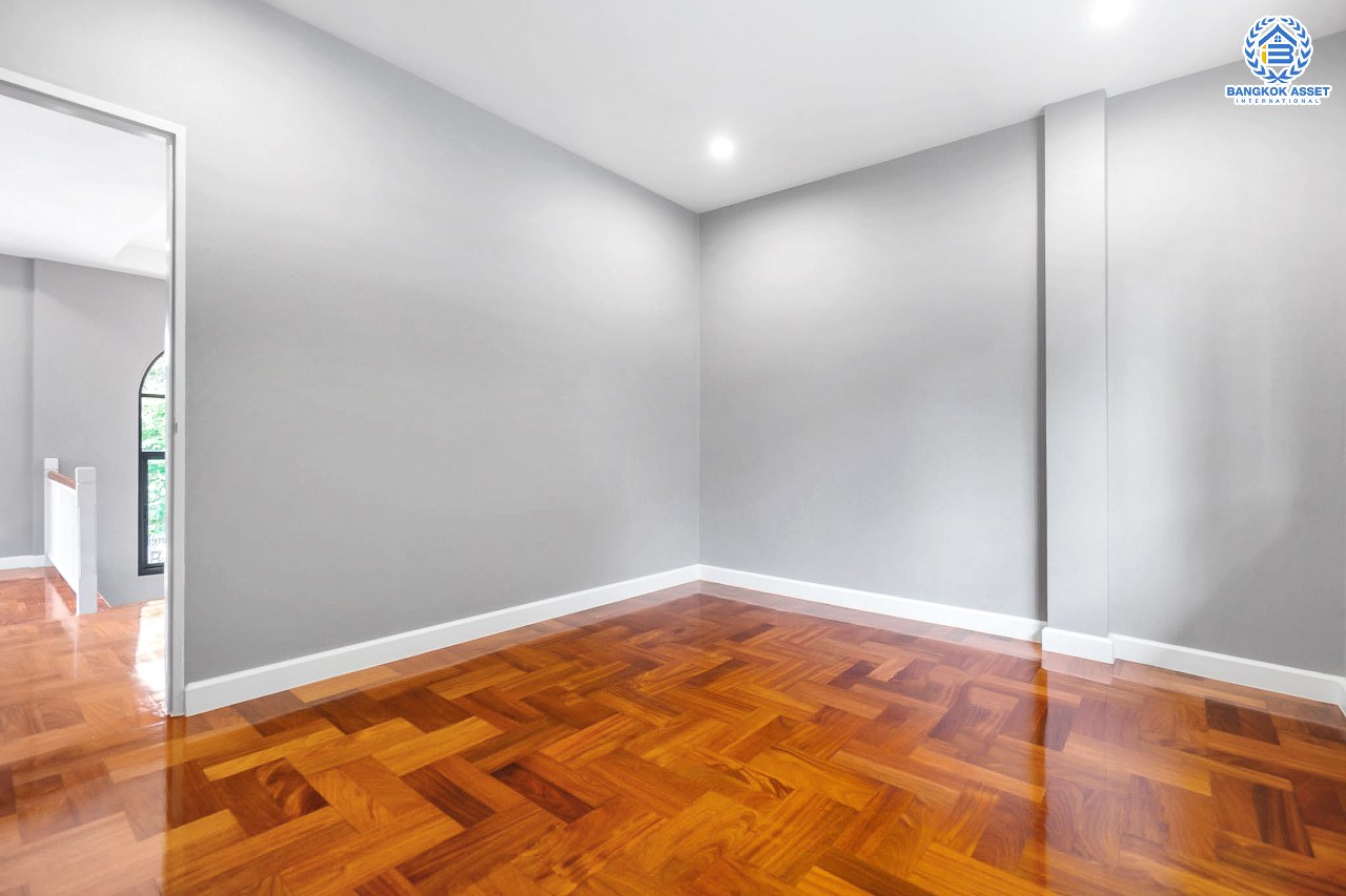 บ้านมือสองตกแต่งใหม่ หลังใหญ่พิเศษ! เนื้อที่ 154 ตร.ว. ม.มัณฑนา ปิ่นเกล้า-กาญจนาภิเษก (ซ.วัดพระเงิน) บนพื้นที่ใช้สอยกว่า 306.5 ตร.ม. ฟังก์ชั่นจัดเต็ม 4 ห้องนอน(มีห้องแม่บ้าน) 4 ห้องน้ำ 2 ที่จอดรถ เดินทางสะดวก บนทำเลติดถนนใหญ่ ใกล้เซ็นทรัลเวสต์เกต รถไฟฟ้าสายสีม่วง "สถานีตลาดบางใหญ่" และทางด่วนศรีรัช!