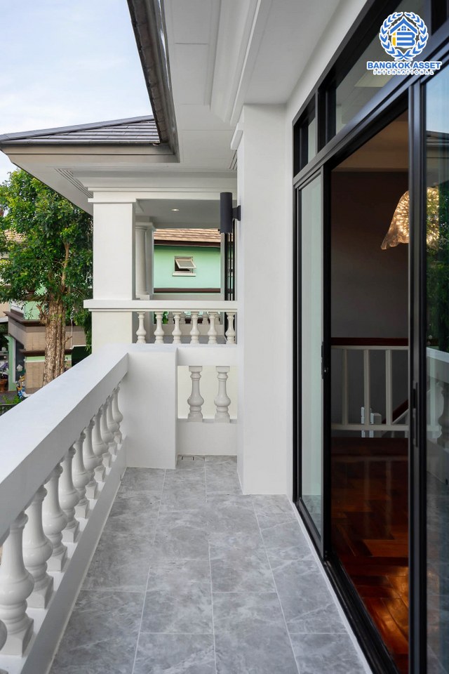 บ้านมือสองตกแต่งใหม่ หลังใหญ่พิเศษ! เนื้อที่ 154 ตร.ว. ม.มัณฑนา ปิ่นเกล้า-กาญจนาภิเษก (ซ.วัดพระเงิน) บนพื้นที่ใช้สอยกว่า 306.5 ตร.ม. ฟังก์ชั่นจัดเต็ม 4 ห้องนอน(มีห้องแม่บ้าน) 4 ห้องน้ำ 2 ที่จอดรถ เดินทางสะดวก บนทำเลติดถนนใหญ่ ใกล้เซ็นทรัลเวสต์เกต รถไฟฟ้าสายสีม่วง "สถานีตลาดบางใหญ่" และทางด่วนศรีรัช!