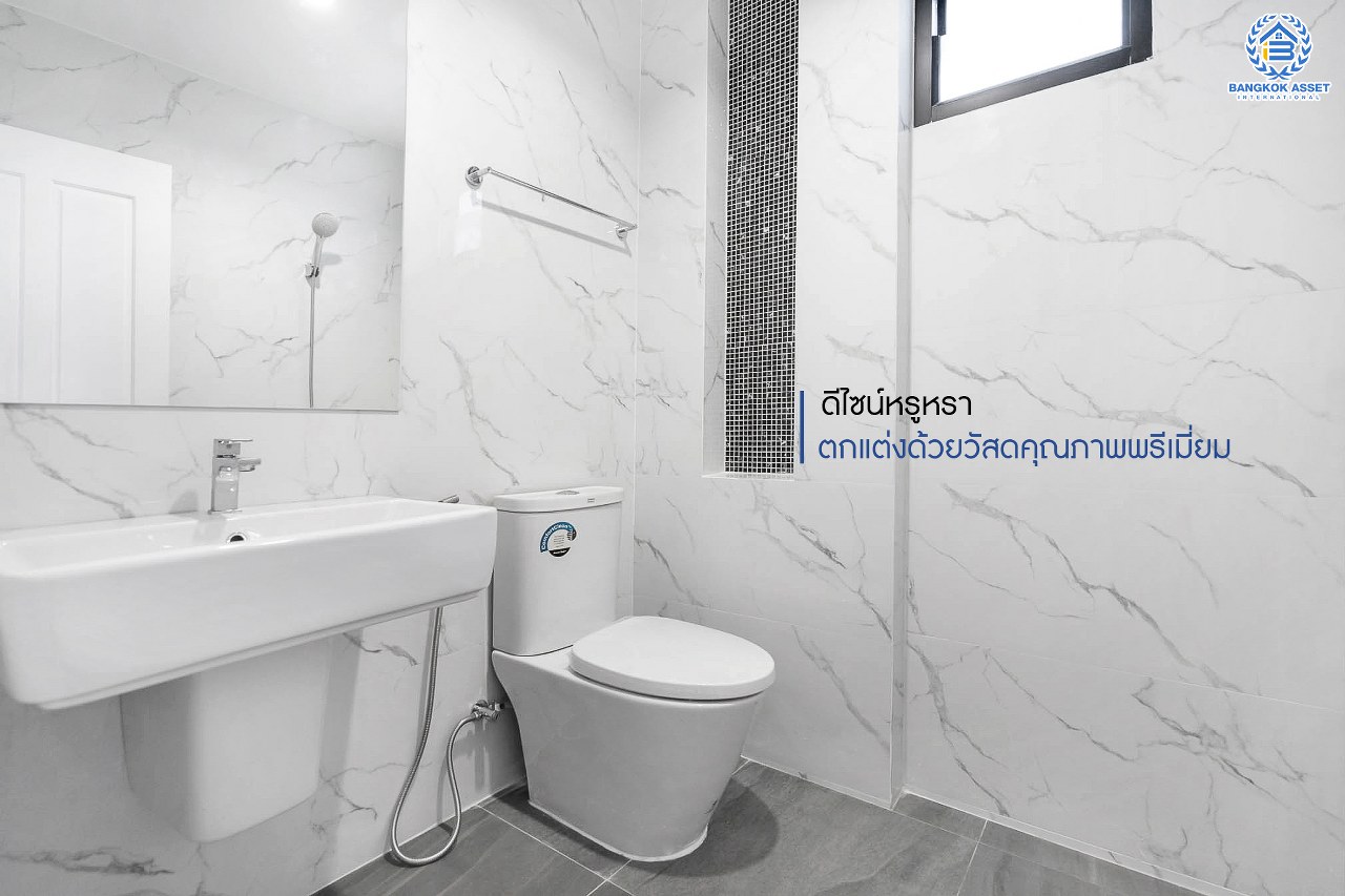 บ้านมือสองตกแต่งใหม่ ม.พลับพลาวิลล่า ตลิ่งชัน-บรมราชชนนี หลังใหญ่พิเศษพร้อมอยู่ เนื้อที่ 72 ตร.ว. ดีไซน์สวย ตกแต่งโทนอบอุ่น ฟังก์ชั่น 4 ห้องนอน 3 ห้องน้ำ 4 ที่จอดรถ บนทำเลเดินทางสะดวก เชื่อมต่อหลายเส้นทาง ใกล้เซ็นทรัลปิ่นเกล้า จุดขึ้นทางด่วน "ศรีรัช" และเพียง 10 นาทีถึงMRT "สถานีไฟฉาย"...