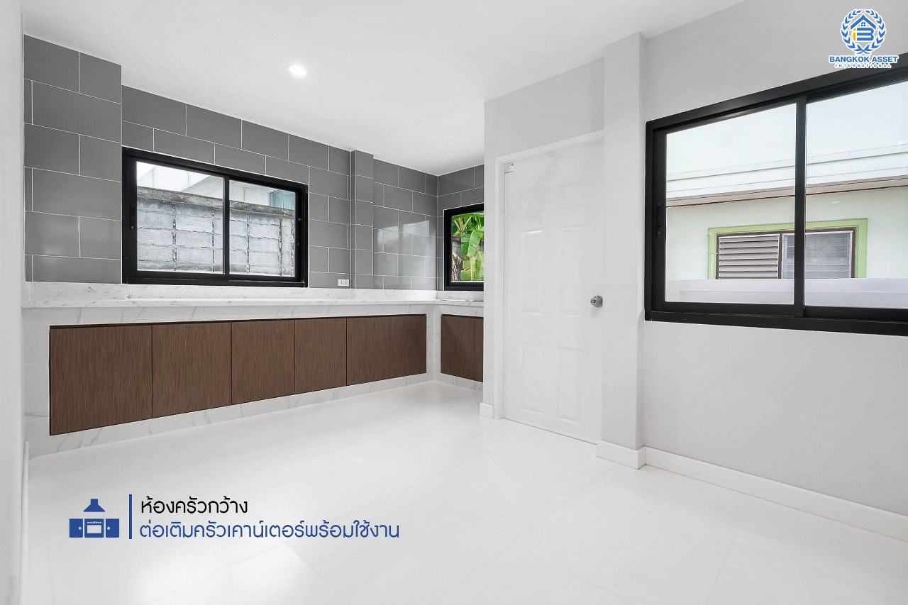 บ้านมือสองตกแต่งใหม่ ม.พลับพลาวิลล่า ตลิ่งชัน-บรมราชชนนี หลังใหญ่พิเศษพร้อมอยู่ เนื้อที่ 72 ตร.ว. ดีไซน์สวย ตกแต่งโทนอบอุ่น ฟังก์ชั่น 4 ห้องนอน 3 ห้องน้ำ 4 ที่จอดรถ บนทำเลเดินทางสะดวก เชื่อมต่อหลายเส้นทาง ใกล้เซ็นทรัลปิ่นเกล้า จุดขึ้นทางด่วน "ศรีรัช" และเพียง 10 นาทีถึงMRT "สถานีไฟฉาย"...