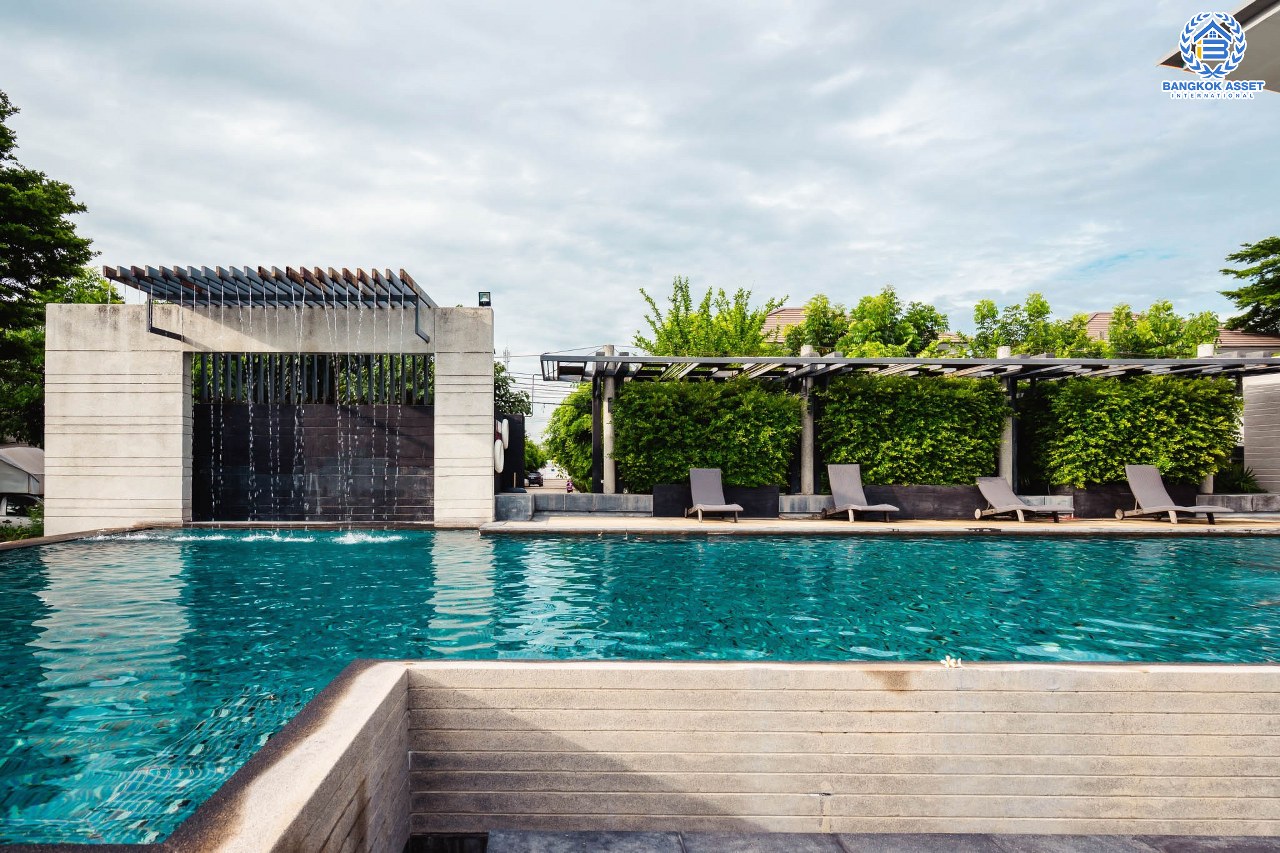 บ้านมือสองตกแต่งใหม่ หลังใหญ่ ห้องมุมพร้อมอยู่ ม.เดอะคลัสเตอร์วิลล์ 4 ราชพฤกษ์ – สิรินธร เนื้อที่ 55.5 ตร.ว. ฟังก์ชั่น 3 ห้องนอน 3 ห้องน้ำ จอดรถได้ถึง 2 คัน  พร้อมพื้นที่ใช้สอยกว่า 151 ตร.ม. Facilitie ครบครัน  การเดินทางสะดวก ใกล้วงเวียนพระรามห้า ,The Walk และจุดขึ้นทางด่วน "ศรีรัช"...