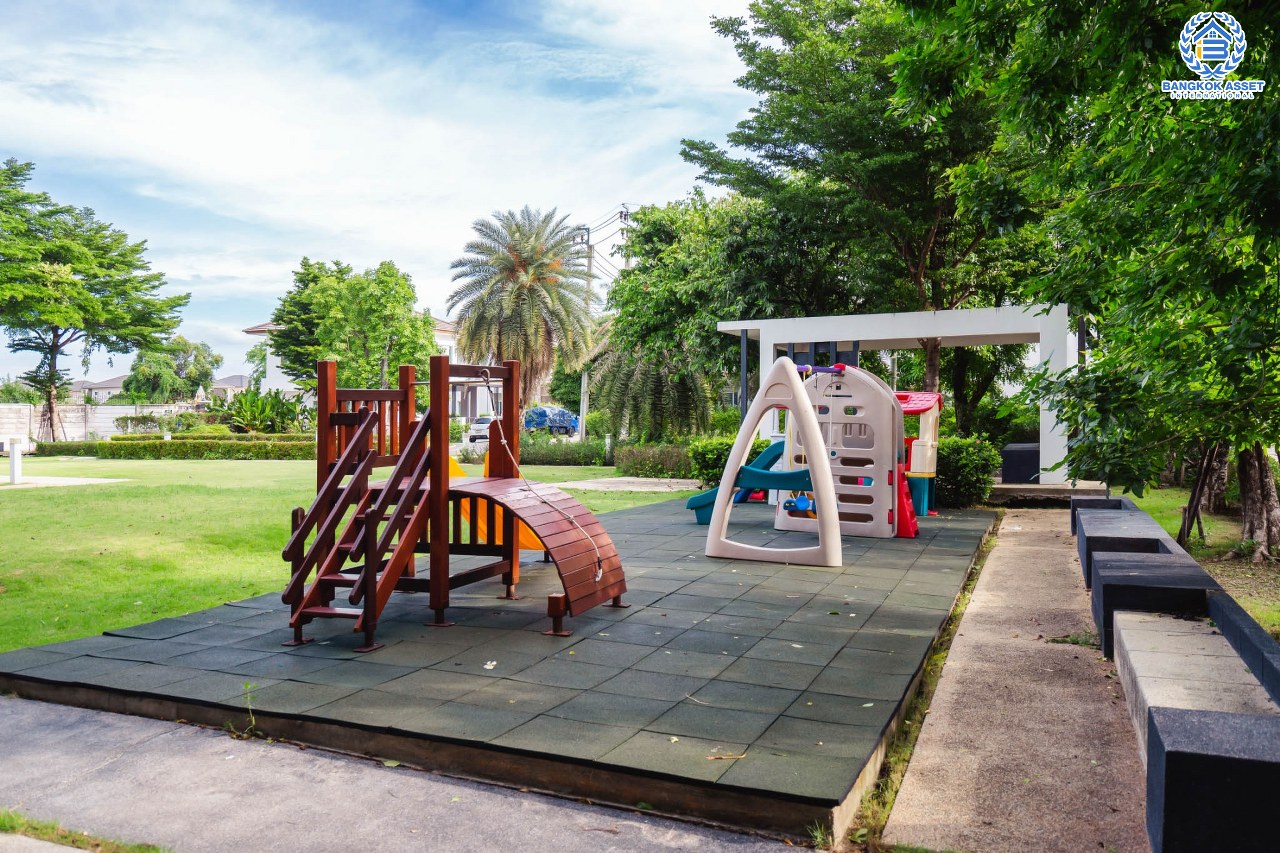 บ้านมือสองตกแต่งใหม่ หลังใหญ่ ห้องมุมพร้อมอยู่ ม.เดอะคลัสเตอร์วิลล์ 4 ราชพฤกษ์ – สิรินธร เนื้อที่ 55.5 ตร.ว. ฟังก์ชั่น 3 ห้องนอน 3 ห้องน้ำ จอดรถได้ถึง 2 คัน  พร้อมพื้นที่ใช้สอยกว่า 151 ตร.ม. Facilitie ครบครัน  การเดินทางสะดวก ใกล้วงเวียนพระรามห้า ,The Walk และจุดขึ้นทางด่วน "ศรีรัช"...