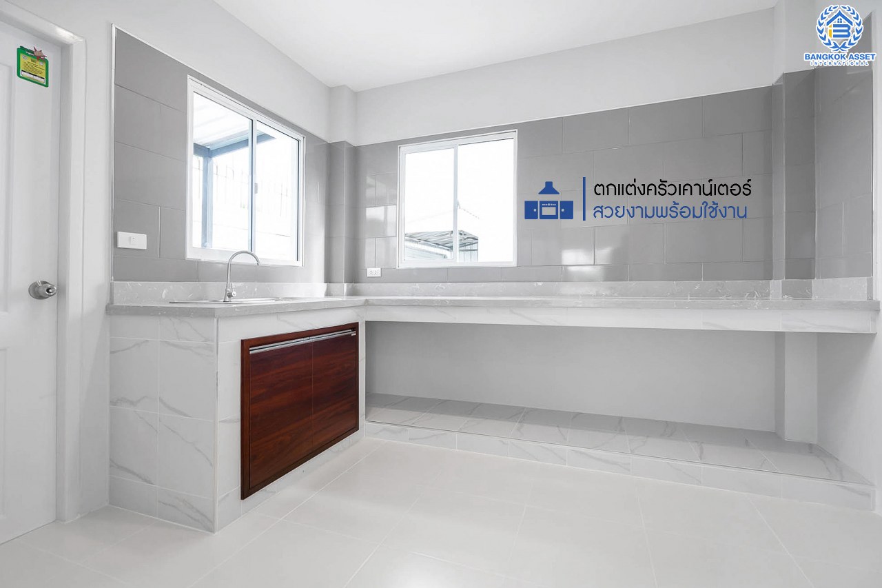 บ้านมือสองตกแต่งใหม่ หลังใหญ่ ห้องมุมพร้อมอยู่ ม.เดอะคลัสเตอร์วิลล์ 4 ราชพฤกษ์ – สิรินธร เนื้อที่ 55.5 ตร.ว. ฟังก์ชั่น 3 ห้องนอน 3 ห้องน้ำ จอดรถได้ถึง 2 คัน  พร้อมพื้นที่ใช้สอยกว่า 151 ตร.ม. Facilitie ครบครัน  การเดินทางสะดวก ใกล้วงเวียนพระรามห้า ,The Walk และจุดขึ้นทางด่วน "ศรีรัช"...