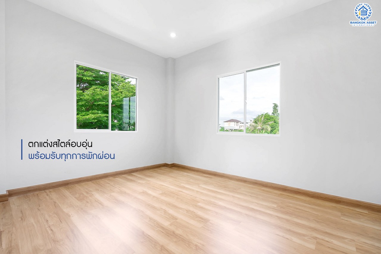 บ้านมือสองตกแต่งใหม่ หลังใหญ่ ห้องมุมพร้อมอยู่ ม.เดอะคลัสเตอร์วิลล์ 4 ราชพฤกษ์ – สิรินธร เนื้อที่ 55.5 ตร.ว. ฟังก์ชั่น 3 ห้องนอน 3 ห้องน้ำ จอดรถได้ถึง 2 คัน  พร้อมพื้นที่ใช้สอยกว่า 151 ตร.ม. Facilitie ครบครัน  การเดินทางสะดวก ใกล้วงเวียนพระรามห้า ,The Walk และจุดขึ้นทางด่วน "ศรีรัช"...