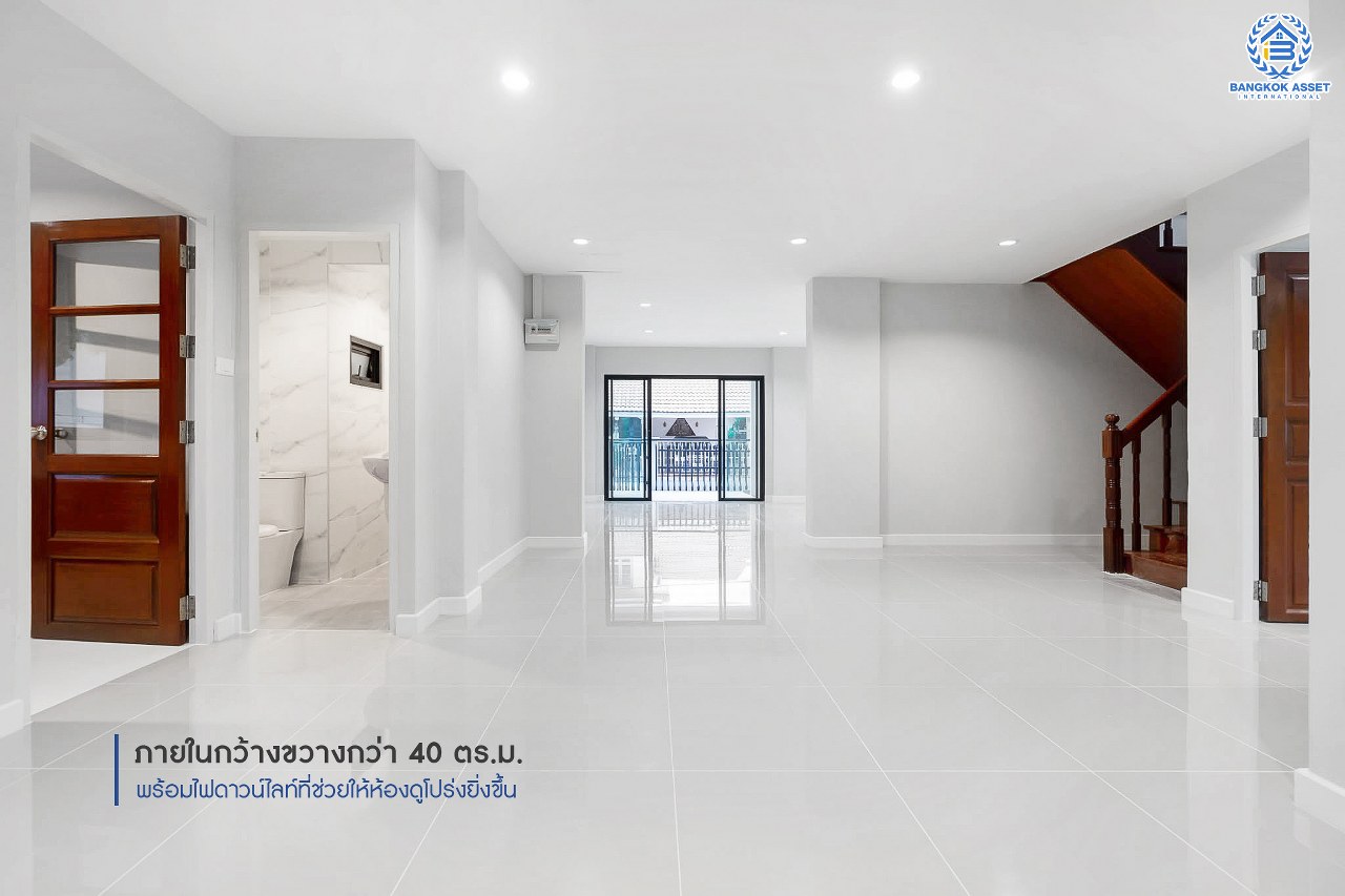 บ้านมือสองตกแต่งใหม่ ม.ปิ่นเกล้าการ์เด้นซิตี้ พุทธมณฆลสาย 2 หลังใหญ่ เนื้อที่ 62.3 ตร.ว. บรรยากาศเป็นส่วนตัว ฟังก์ชั่น 5 ห้องนอน (มีห้องแม่บ้าน) 3 ห้องน้ำ พร้อม Living Room กว้างขวาง บนทำเลเดินทางสะดวก ทางคู่ขนานลอยฟ้าบรมราชชนนี  และเพียง 10 นาทีถึงเซ็นทรัลปิ่นเกล้า