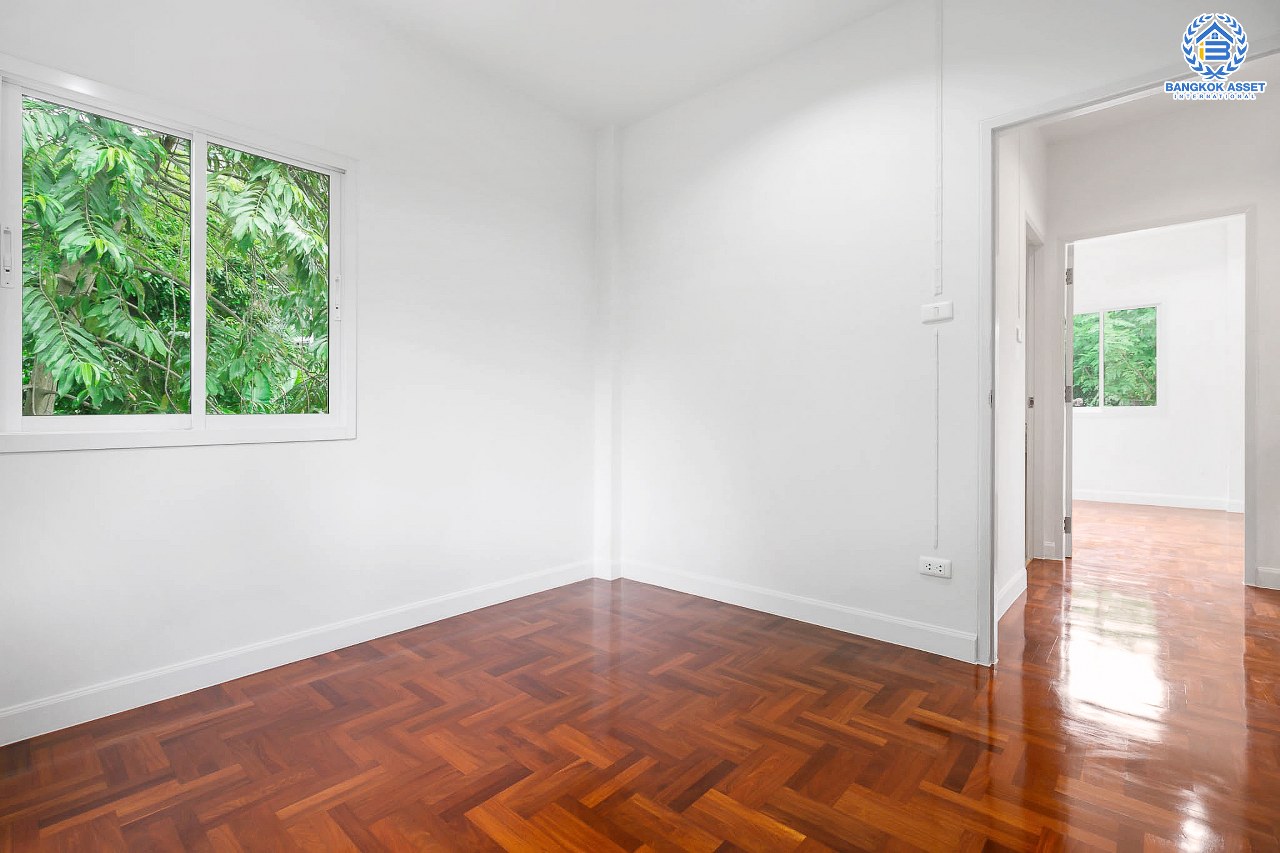 บ้านมือสองตกแต่งใหม่ ทาวน์เฮ้าส์ ห้องมุม! หลังใหญ่มาก เนื้อที่ 31.3 ตร.ว. ม.เปี่ยมสุข รัตนาธิเบศร์-พระนั่งเกล้า ต่อเติมเต็ม พร้อมอยู่ ฟังก์ชั่นจัดเต็ม 3 ห้องนอน 2 ห้องน้ำ ตอบโจทย์ทุกการเข้าอยู่ บนทำเลโซนเมือง ติดถ.รัตนาธิเบศร์ ใกล้เซ็นทรัลรัตนาธิเบศร์ และรถไฟฟ้าสถานี "สะพานพระนั่งเกล้า"