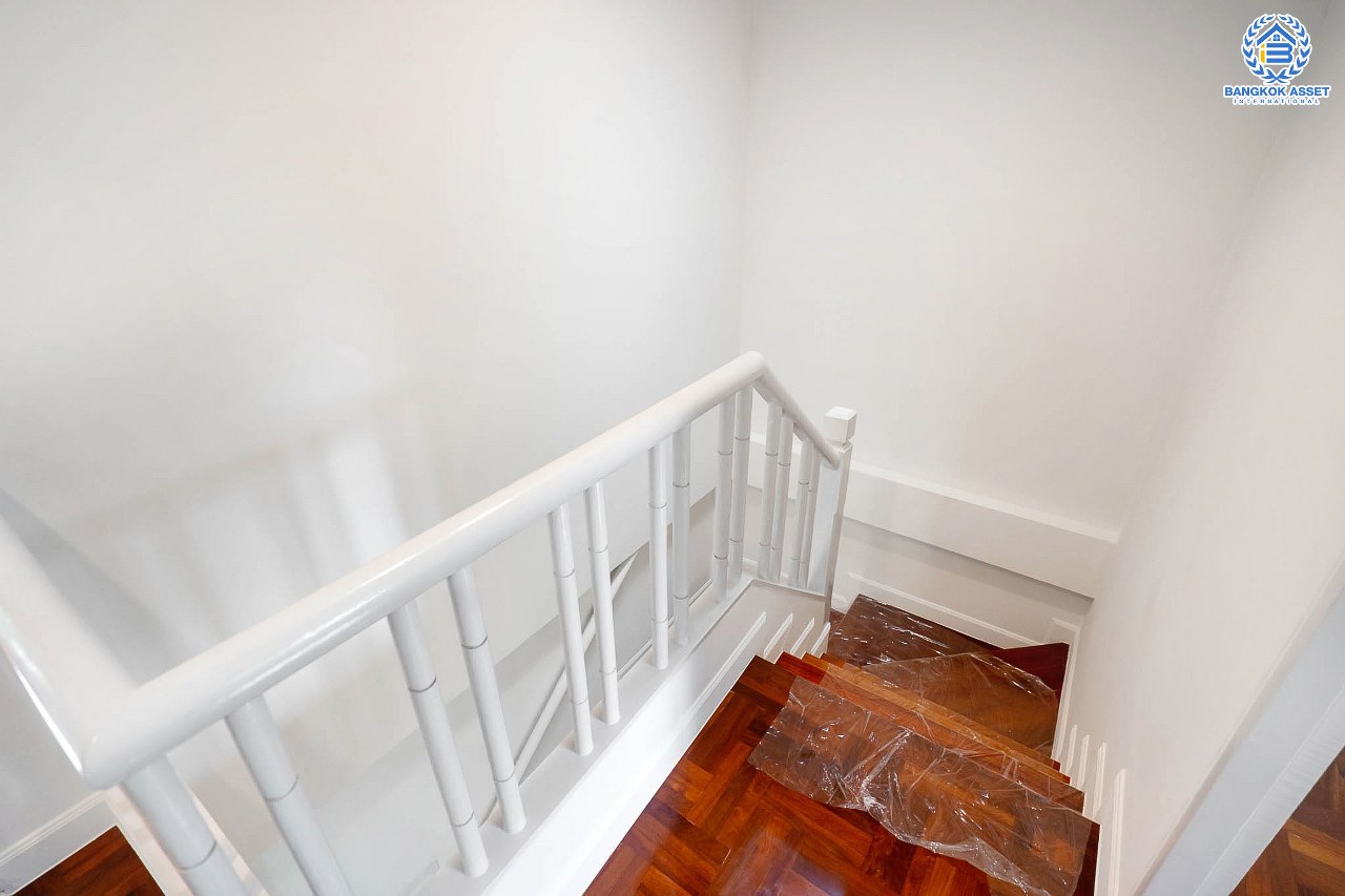 บ้านมือสองตกแต่งใหม่ ทาวน์เฮ้าส์ ห้องมุม! หลังใหญ่มาก เนื้อที่ 31.3 ตร.ว. ม.เปี่ยมสุข รัตนาธิเบศร์-พระนั่งเกล้า ต่อเติมเต็ม พร้อมอยู่ ฟังก์ชั่นจัดเต็ม 3 ห้องนอน 2 ห้องน้ำ ตอบโจทย์ทุกการเข้าอยู่ บนทำเลโซนเมือง ติดถ.รัตนาธิเบศร์ ใกล้เซ็นทรัลรัตนาธิเบศร์ และรถไฟฟ้าสถานี "สะพานพระนั่งเกล้า"