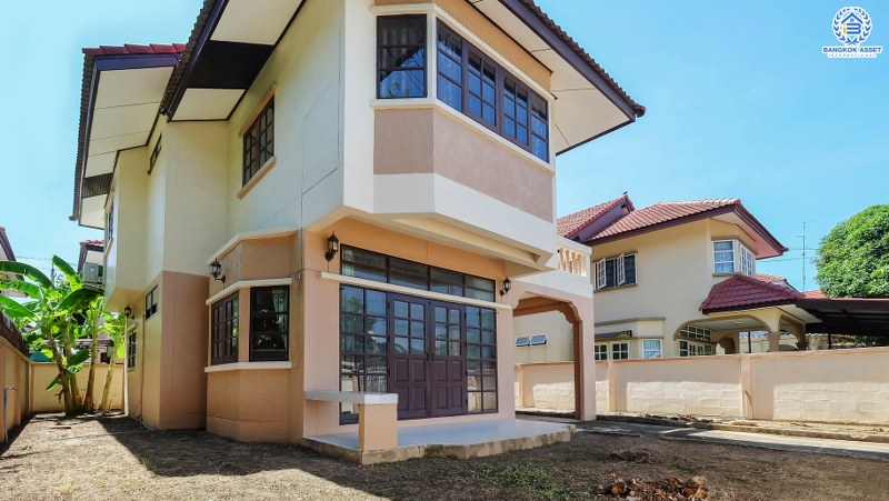 บ้านเดี่ยวมือสองนนทบุรี หลังใหญ่ สภาพใหม่มากตกแต่งพร้อมเข้าอยู่ เนื้อที่ 54 ตร.ว. หมู่บ้าน ช.รุ่งเรือง6 ติดถนนบางกรวย-ไทรน้อย ครบครันทุกการอยู่อาศัย เดินทางสะดวกบนทำเลใกล้ เซ็นทรัลเวสต์เกต และรถไฟฟ้า...