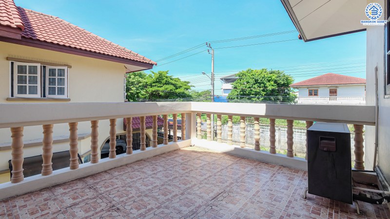 บ้านเดี่ยวมือสองนนทบุรี หลังใหญ่ สภาพใหม่มากตกแต่งพร้อมเข้าอยู่ เนื้อที่ 54 ตร.ว. หมู่บ้าน ช.รุ่งเรือง6 ติดถนนบางกรวย-ไทรน้อย ครบครันทุกการอยู่อาศัย เดินทางสะดวกบนทำเลใกล้ เซ็นทรัลเวสต์เกต และรถไฟฟ้า...