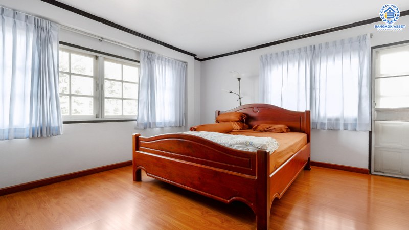 บ้านเดี่ยวมือสองนนทบุรี ห้องมุม! หน้าบ้านไม่ชนใคร! ม.กฤษดานคร20 ปิ่นเกล้า ติดถนนบรมราชชนนี บ้านเดี่ยวหลังใหญ่มีพื้นที่สนามหญ้า บนเนื้อที่ 73 ตร.ว. ฟังก์ชั่นครบ! กว้างขวางบนพื้นที่ใช้สอยกว่า 220 ตร.ม. บนทำเลเดินทางสะดวก เพียง 10 นาทีถึงเซ็นทรัลปิ่นเกล้า