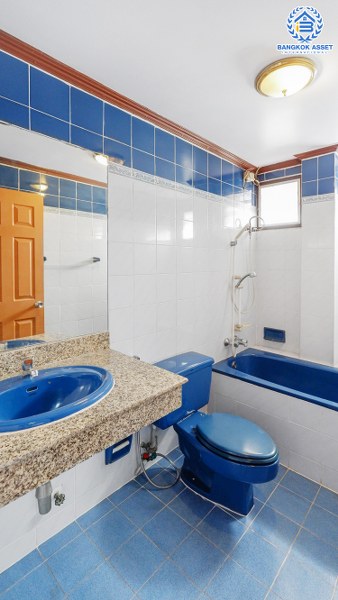 บ้านเดี่ยวมือสองนนทบุรี ห้องมุม! หน้าบ้านไม่ชนใคร! ม.กฤษดานคร20 ปิ่นเกล้า ติดถนนบรมราชชนนี บ้านเดี่ยวหลังใหญ่มีพื้นที่สนามหญ้า บนเนื้อที่ 73 ตร.ว. ฟังก์ชั่นครบ! กว้างขวางบนพื้นที่ใช้สอยกว่า 220 ตร.ม. บนทำเลเดินทางสะดวก เพียง 10 นาทีถึงเซ็นทรัลปิ่นเกล้า