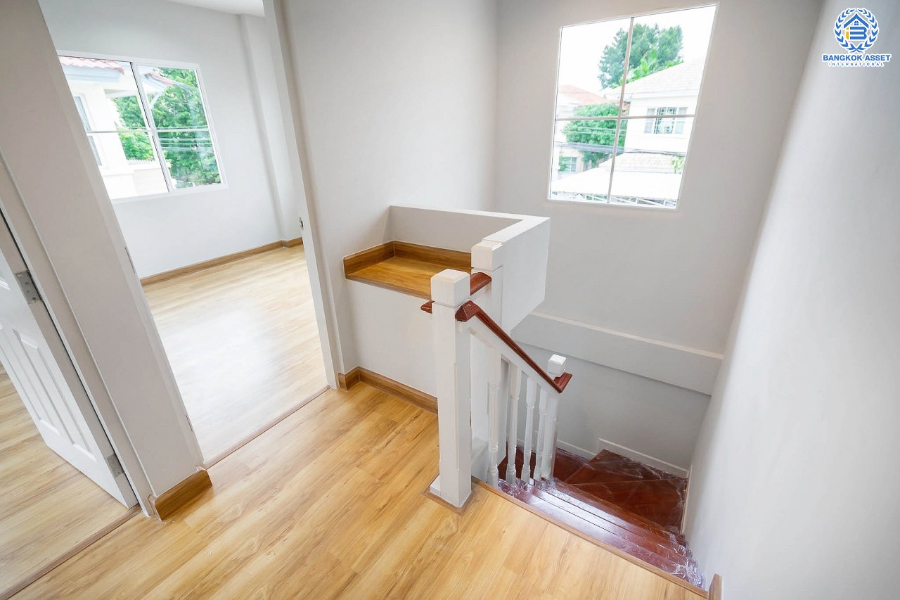 บ้านมือสองตกแต่งใหม่ คุณภาพแบรนด์ LH ม.ชลลดา บางใหญ่-เซ็นทรัลเวสต์เกต เนื้อที่ 52.5 ตร.ว. ฟังก์ชั่น 3 ห้องนอน 2 ห้องน้ำ สามารถจอดรถได้ถึง 3 คัน Facility ครบครัน พร้อมทุกการเข้าอยู่ บนทำเลเดินทางสะดวก ใกล้ถ.กาญจนาภิเษก เพียง 10 นาทีถึงรถไฟฟ้า "สถานีคลองบางไผ่"...