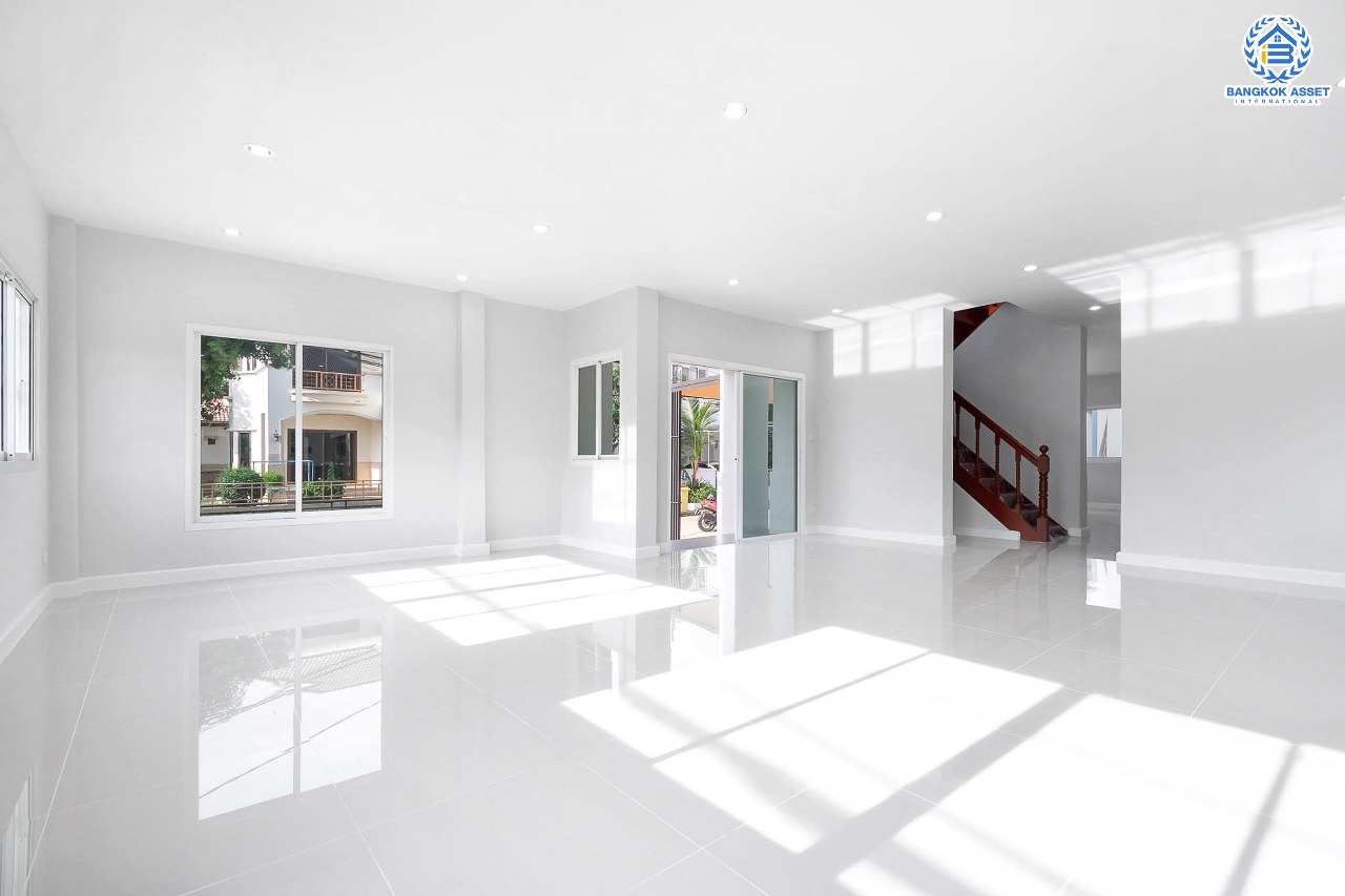 บ้านมือสองตกแต่งใหม่ ม.คุณาลัย บางใหญ่-เซ็นทรัลเวสต์เกต หลังใหญ่ ห้องมุมสุดคุ้ม! พร้อมทุกการเข้าอยู่ เนื้อที่ 59.4 ตร.ว. ฟังก์ชั่น 3 ห้องนอน 1 ห้องอเนกประสงค์ 2 ห้องน้ำ สามารถจอดรถได้ 3 คัน บนทำเลเดินทางสะดวก ติดถนนใหญ่ ใกล้รถไฟฟ้าสถานี "คลองบางไผ่"