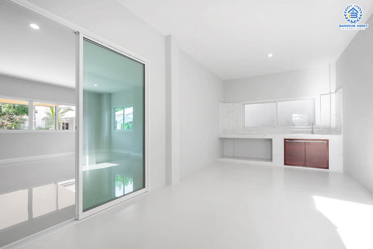 บ้านมือสองตกแต่งใหม่ ม.คุณาลัย บางใหญ่-เซ็นทรัลเวสต์เกต หลังใหญ่ ห้องมุมสุดคุ้ม! พร้อมทุกการเข้าอยู่ เนื้อที่ 59.4 ตร.ว. ฟังก์ชั่น 3 ห้องนอน 1 ห้องอเนกประสงค์ 2 ห้องน้ำ สามารถจอดรถได้ 3 คัน บนทำเลเดินทางสะดวก ติดถนนใหญ่ ใกล้รถไฟฟ้าสถานี "คลองบางไผ่"