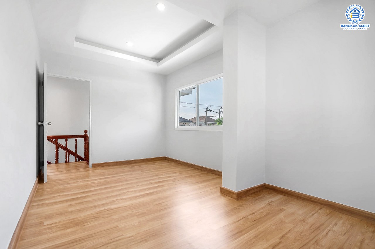 บ้านมือสองตกแต่งใหม่ ม.คุณาลัย บางใหญ่-เซ็นทรัลเวสต์เกต หลังใหญ่ ห้องมุมสุดคุ้ม! พร้อมทุกการเข้าอยู่ เนื้อที่ 59.4 ตร.ว. ฟังก์ชั่น 3 ห้องนอน 1 ห้องอเนกประสงค์ 2 ห้องน้ำ สามารถจอดรถได้ 3 คัน บนทำเลเดินทางสะดวก ติดถนนใหญ่ ใกล้รถไฟฟ้าสถานี "คลองบางไผ่"