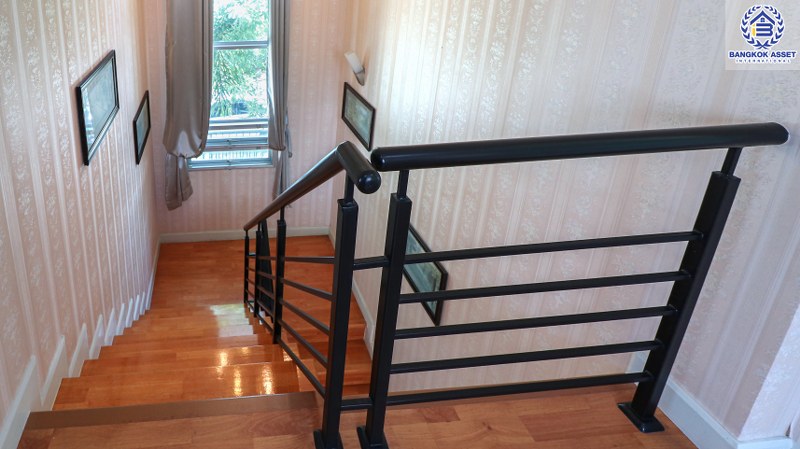 บ้านเดี่ยวมือสองนนทบุรี แบรนด์ดังจาก SC ASSET โครงการ ไลฟ์บางกอกบลูเลอวาร์ด ราชพฤกษ์-รัตนาธิเบศร์ บ้านสวยตกแต่ง/ต่อเติมพร้อมอยู่ เนื้อที่ 52.3 ตร.ว. ฟังก์ชั่น 4 ห้องนอน 3 ห้องน้ำ แถมแอร์ 2 เครื่อง! โดดเด่นบนทำเลศักยภาพ ติดถนนราชพฤกษ์ ใกล้รถไฟฟ้า "สถานีบางรักน้อยท่าอิฐ"...