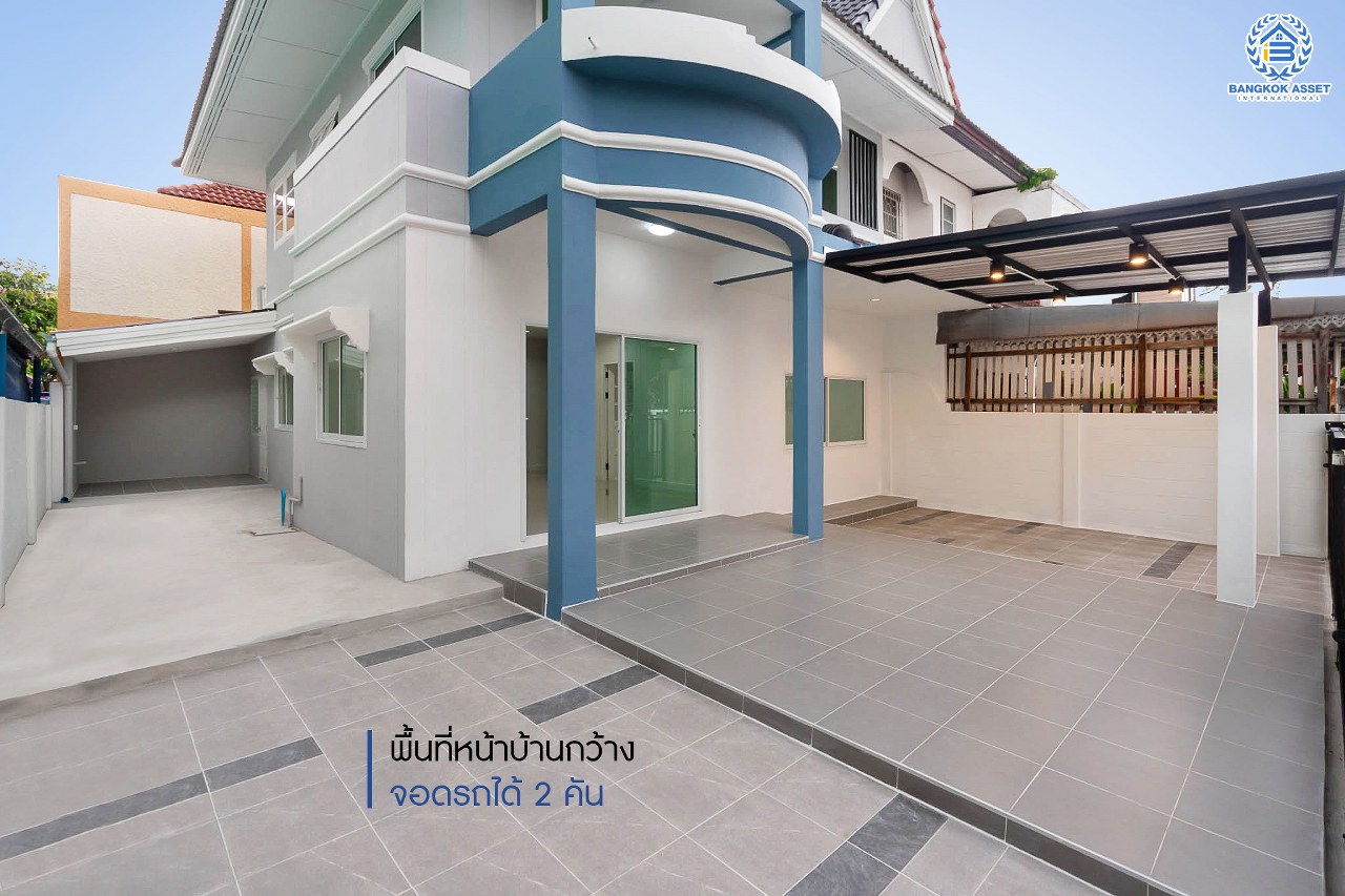 บ้านมือสองตกแต่งใหม่ บนทำเลที่ดีที่สุด! หน้าโครงการติด MRT "สถานีไทรม้า" ม.ซื่อตรง พระนั่งเกล้า-ท่าอิฐ บ้านแฝดหลังมุม  เนื้อที่ 40 ตร.ว. ฟังก์ชั่นระดับบ้านเดี่ยว 4 ห้องนอน 2 ห้องน้ำ 2 ที่จอดรถ ภายในโปร่งกว้าง ทำเลใกล้เซ็นทรัลรัตนาธิเบศร์ และทางด่วนงามวงศ์วาน...