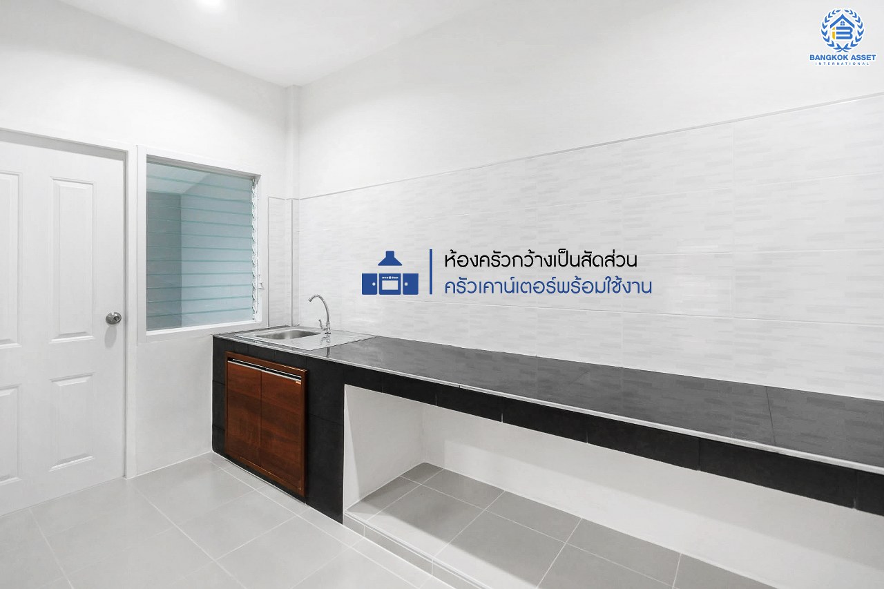 บ้านมือสองตกแต่งใหม่ บนทำเลที่ดีที่สุด! หน้าโครงการติด MRT "สถานีไทรม้า" ม.ซื่อตรง พระนั่งเกล้า-ท่าอิฐ บ้านแฝดหลังมุม  เนื้อที่ 40 ตร.ว. ฟังก์ชั่นระดับบ้านเดี่ยว 4 ห้องนอน 2 ห้องน้ำ 2 ที่จอดรถ ภายในโปร่งกว้าง ทำเลใกล้เซ็นทรัลรัตนาธิเบศร์ และทางด่วนงามวงศ์วาน...