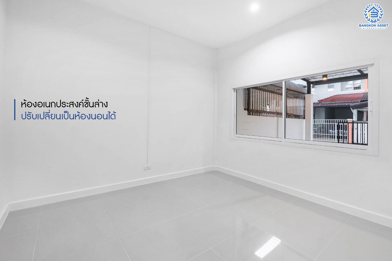 บ้านมือสองตกแต่งใหม่ บนทำเลที่ดีที่สุด! หน้าโครงการติด MRT "สถานีไทรม้า" ม.ซื่อตรง พระนั่งเกล้า-ท่าอิฐ บ้านแฝดหลังมุม  เนื้อที่ 40 ตร.ว. ฟังก์ชั่นระดับบ้านเดี่ยว 4 ห้องนอน 2 ห้องน้ำ 2 ที่จอดรถ ภายในโปร่งกว้าง ทำเลใกล้เซ็นทรัลรัตนาธิเบศร์ และทางด่วนงามวงศ์วาน...