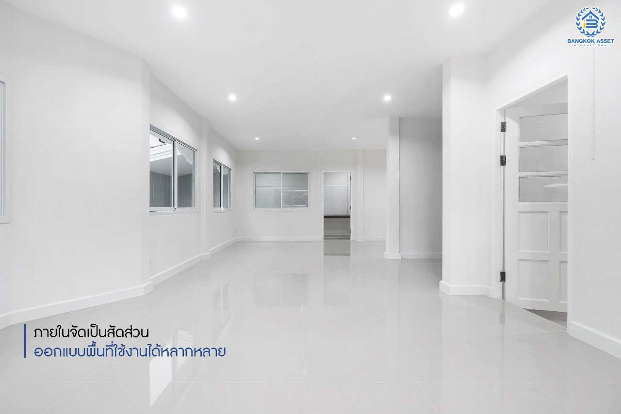 บ้านมือสองตกแต่งใหม่ บนทำเลที่ดีที่สุด! หน้าโครงการติด MRT "สถานีไทรม้า" ม.ซื่อตรง พระนั่งเกล้า-ท่าอิฐ บ้านแฝดหลังมุม  เนื้อที่ 40 ตร.ว. ฟังก์ชั่นระดับบ้านเดี่ยว 4 ห้องนอน 2 ห้องน้ำ 2 ที่จอดรถ ภายในโปร่งกว้าง ทำเลใกล้เซ็นทรัลรัตนาธิเบศร์ และทางด่วนงามวงศ์วาน...