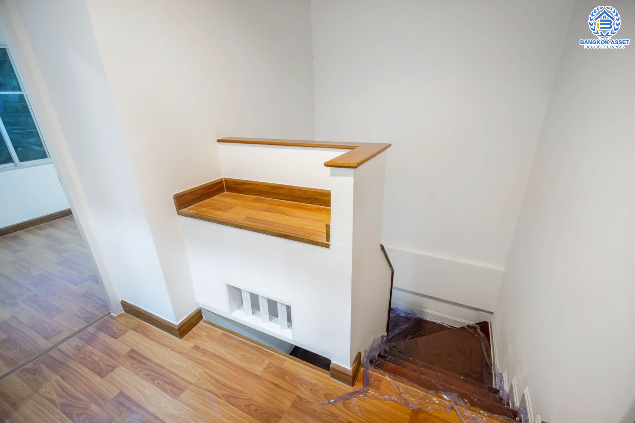 บ้านมือสองตกแต่งใหม่ ม.เดอะวิลล่า ราชพฤกษ์-ท่าอิฐ หน้าบ้านไม่ชนใคร เดินทางสะดวก ตกแต่งสไตล์สไตล์ยุโรป เนื้อที่ 18 ตร.ว. คุณภาพ Property Perfect ฟังก์ชั่นครบ! 3 ห้องนอน 2 ห้องน้ำ บนทำเลเยี่ยมเชื่อมต่อทั้งถ.รัตนาธิเบศร์ และถ.ราชพฤกษ์ และเพียง 10 นาที ถึงรถไฟฟ้า "สถานีบางรักน้อยท่าอิฐ...