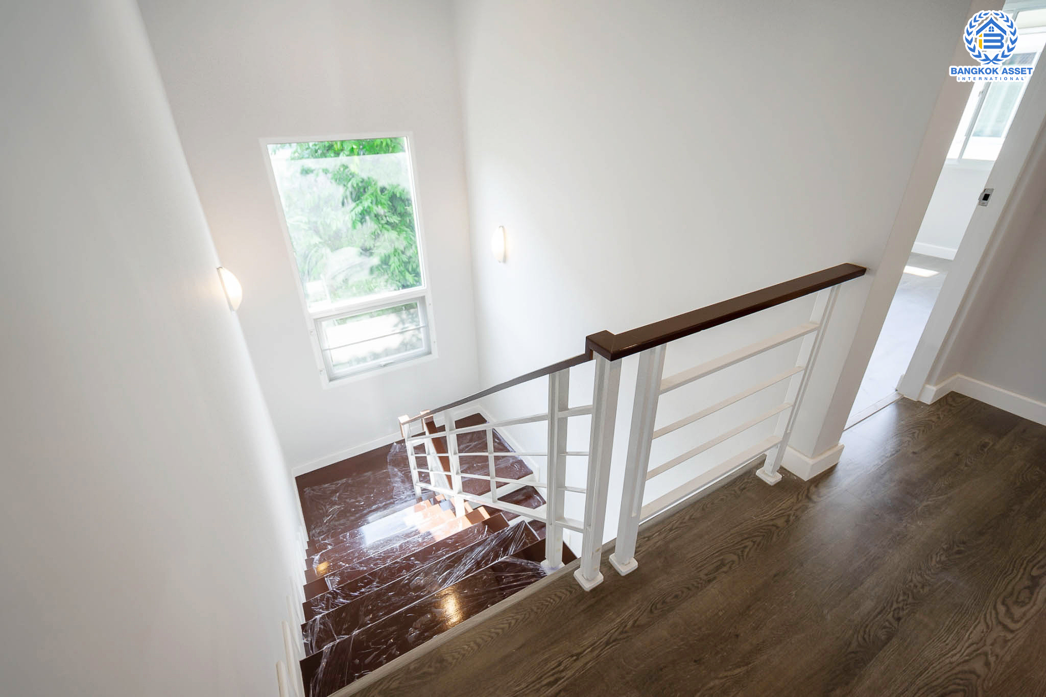 บ้านมือสองตกแต่งใหม่ คุณภาพแบรนด์ AP ม.เดอะเซนโทร รัตนาธิเบศร์-ราชพฤกษ์ บ้านสวย ถนนเมน ตอบโจทย์ครอบครัวขยาย เนื้อที่ 54.4 ตร.ว. ฟังก์ชั่นจัดเต็ม 3 ห้องนอน 3 ห้องน้ำ 2 ที่จอดรถ บนทำเลศักยภาพ เชื่อมต่อหลายเส้นทางทั้ง ถ.ราชพฤกษ์ ,ถ.รัตนาธิเบศร์ และถ.กาญจนาภิเษก และเพียง 4 นาทีถึงรถไฟฟ้าสถานี "บางพลู"...