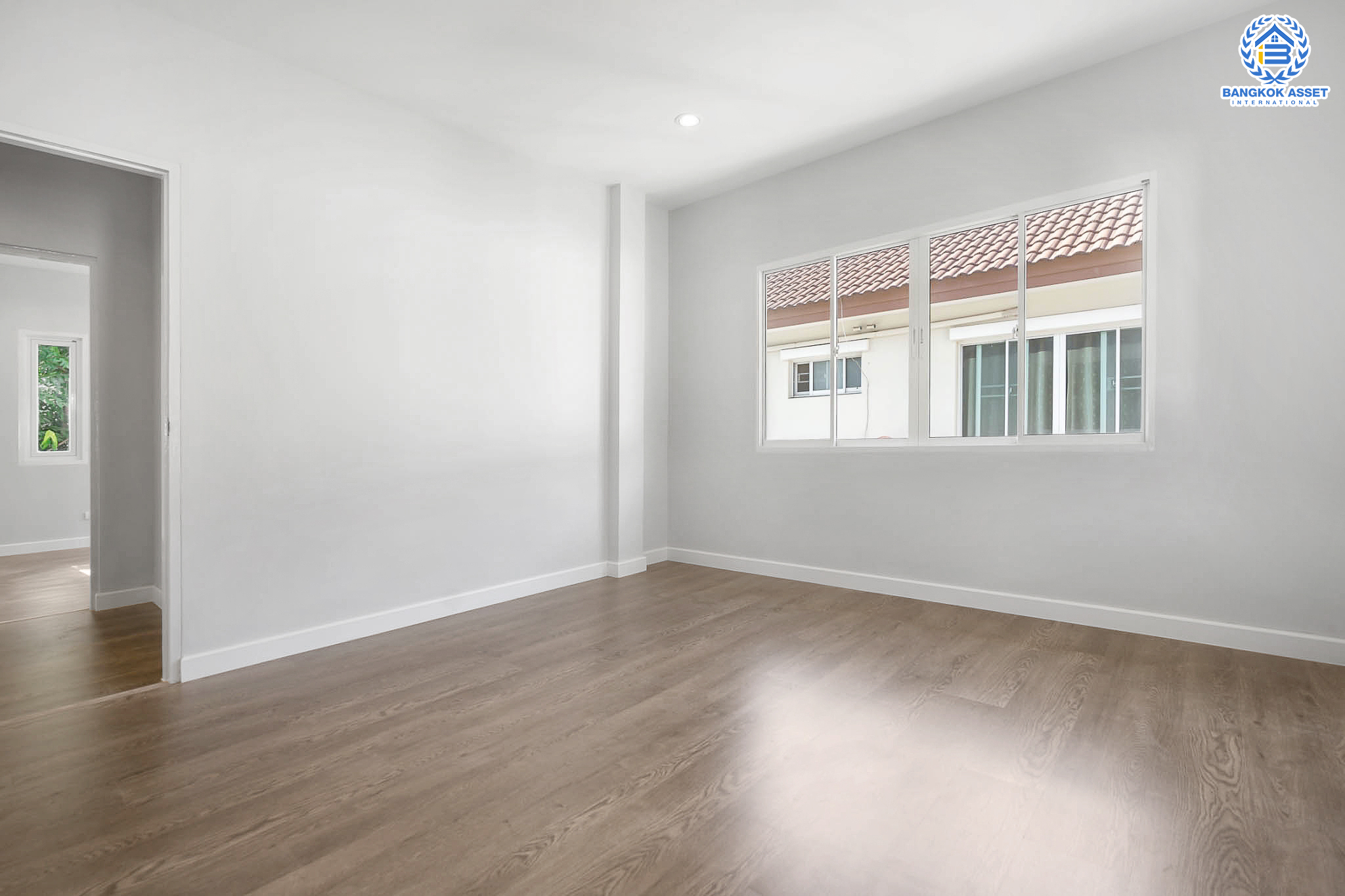 บ้านมือสองตกแต่งใหม่ คุณภาพแบรนด์ AP ม.เดอะเซนโทร รัตนาธิเบศร์-ราชพฤกษ์ บ้านสวย ถนนเมน ตอบโจทย์ครอบครัวขยาย เนื้อที่ 54.4 ตร.ว. ฟังก์ชั่นจัดเต็ม 3 ห้องนอน 3 ห้องน้ำ 2 ที่จอดรถ บนทำเลศักยภาพ เชื่อมต่อหลายเส้นทางทั้ง ถ.ราชพฤกษ์ ,ถ.รัตนาธิเบศร์ และถ.กาญจนาภิเษก และเพียง 4 นาทีถึงรถไฟฟ้าสถานี "บางพลู"...