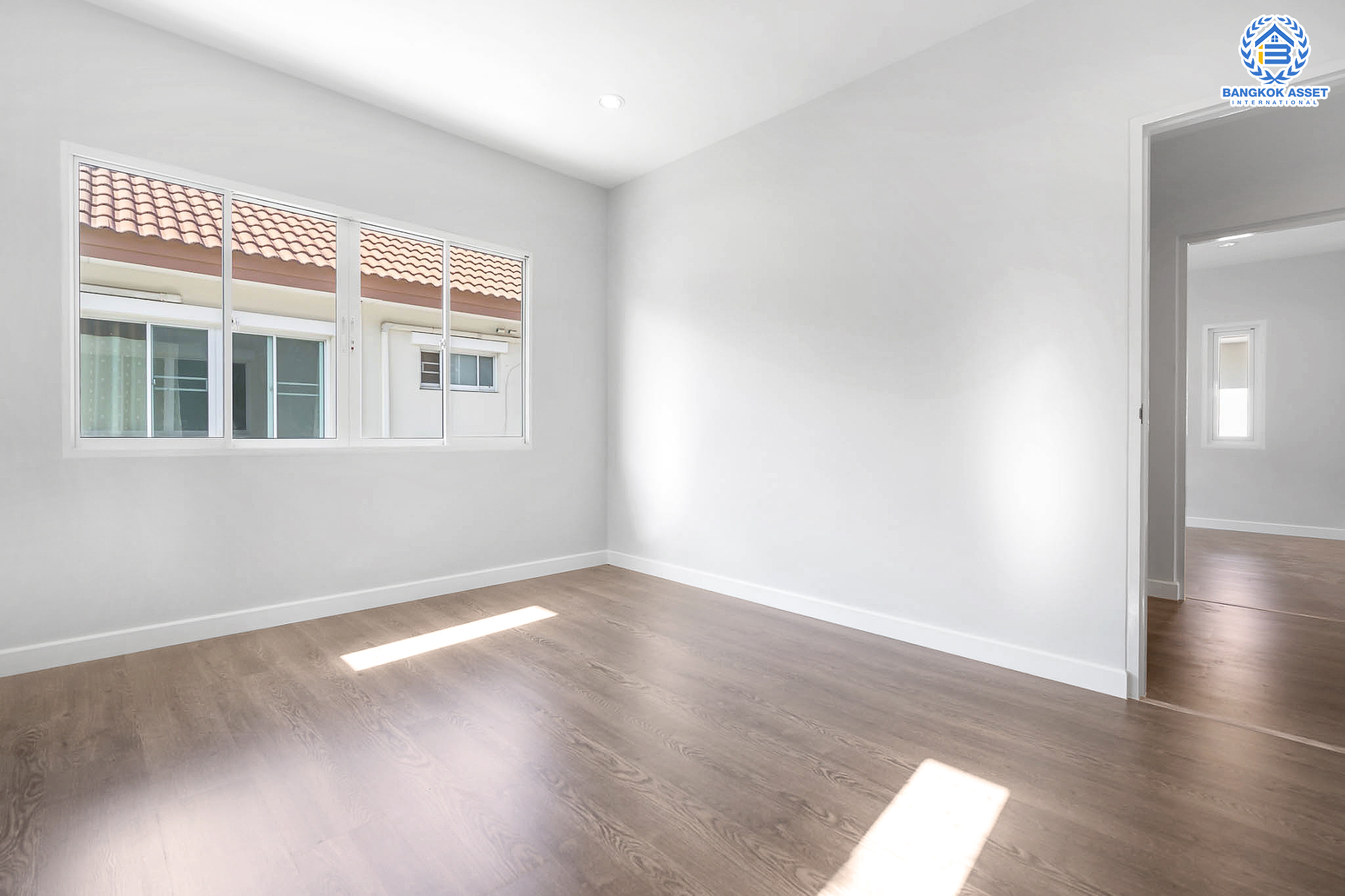 บ้านมือสองตกแต่งใหม่ คุณภาพแบรนด์ AP ม.เดอะเซนโทร รัตนาธิเบศร์-ราชพฤกษ์ บ้านสวย ถนนเมน ตอบโจทย์ครอบครัวขยาย เนื้อที่ 54.4 ตร.ว. ฟังก์ชั่นจัดเต็ม 3 ห้องนอน 3 ห้องน้ำ 2 ที่จอดรถ บนทำเลศักยภาพ เชื่อมต่อหลายเส้นทางทั้ง ถ.ราชพฤกษ์ ,ถ.รัตนาธิเบศร์ และถ.กาญจนาภิเษก และเพียง 4 นาทีถึงรถไฟฟ้าสถานี "บางพลู"...