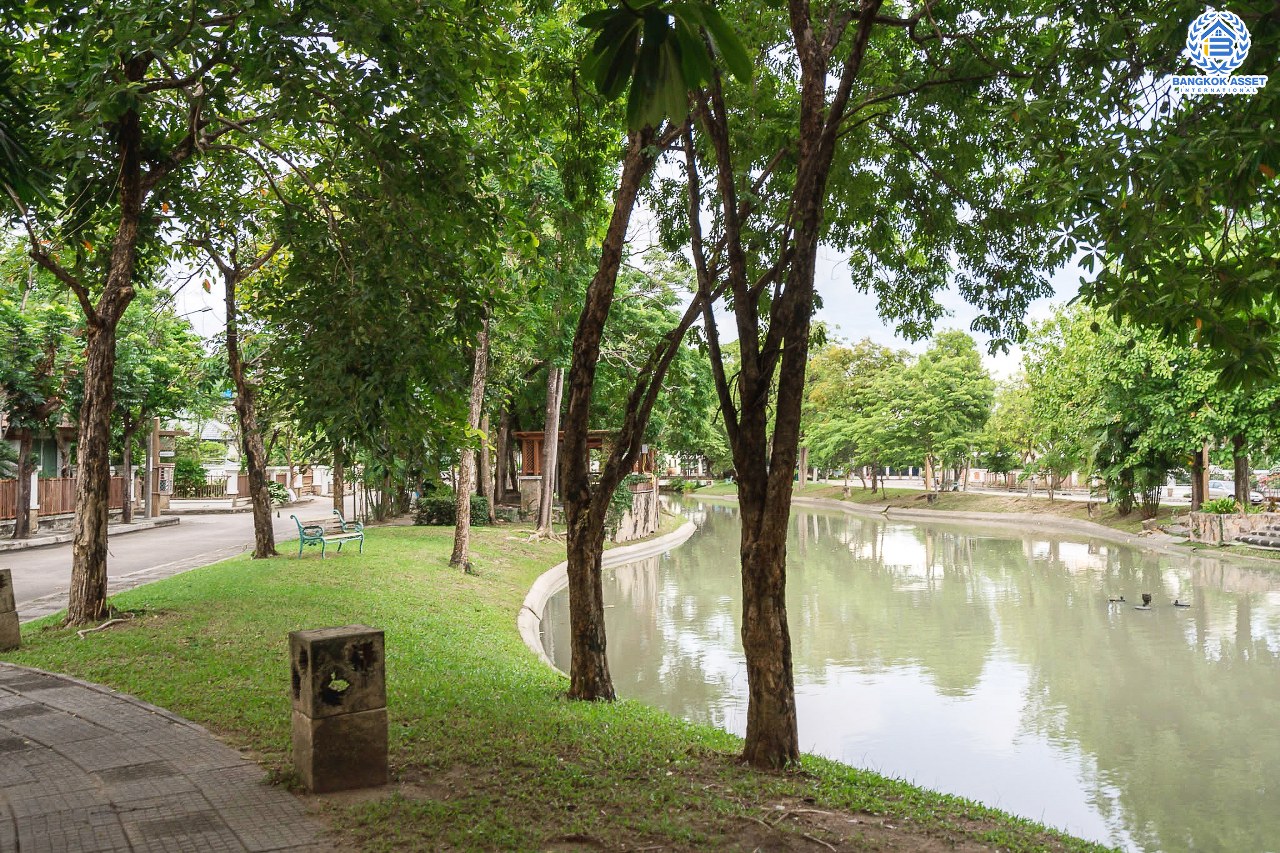 คฤหาสน์มือสองตกแต่งใหม่ หลังมุม ไซน์ใหญ่พิเศษ! เนื้อที่ 152.4 ตร.ว. ม.ลัดดารมย์ เพชรเกษม 69 ฟังก์ชั่นจัดเต็ม 5 ห้องนอน (พร้อมห้องแม่บ้าน) 4 ห้องน้ำ จอดรถได้ถึง 4  คัน ตกแต่งหรูหราดีไซน์สุด Classic พร้อม Built in furniture บนพื้นที่ใช้สอยกว่า 324 ตร.ม. ทำเลเยี่ยมเชื่อมต่อหลายเส้นทาง ใกล้เดอะมอลล์บางแคและจุดขึ้นทางด่วน "เพชรเกษม"