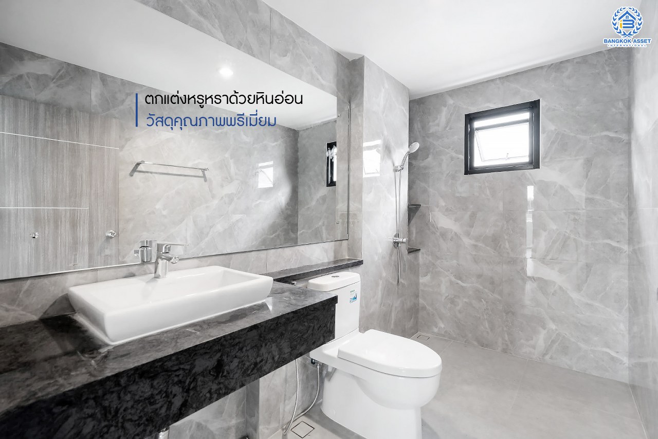 บ้านมือสองตกแต่งใหม่ ม.ปฐวีกาญจน์ ประชาชื่น-แจ้งวัฒนะ บ้านหลังมุม ทำเลโซนเมือง ดีไซน์สุดClassic เนื้อที่ 65 ตร.ว. ฟังก์ชั่น 4 ห้องนอน 3 ห้องน้ำ มี Living Room กว้างขวางบนพื้นที่ใช้สอยกว่า 319.6 ตร.ม. เดินทางสู่ใจกลางเมืองได้อย่างรวดเร็ว ใกล้เซ็นทรัลแจ้งวัฒนะ สนามบินดอนเมือง ทางด่วนศรีสมาน และรถไฟฟ้าสายสีแดง...