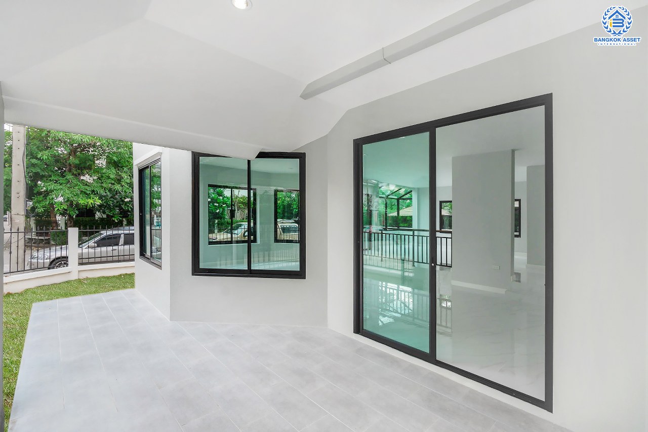 บ้านมือสองตกแต่งใหม่ ม.ปฐวีกาญจน์ ประชาชื่น-แจ้งวัฒนะ บ้านหลังมุม ทำเลโซนเมือง ดีไซน์สุดClassic เนื้อที่ 65 ตร.ว. ฟังก์ชั่น 4 ห้องนอน 3 ห้องน้ำ มี Living Room กว้างขวางบนพื้นที่ใช้สอยกว่า 319.6 ตร.ม. เดินทางสู่ใจกลางเมืองได้อย่างรวดเร็ว ใกล้เซ็นทรัลแจ้งวัฒนะ สนามบินดอนเมือง ทางด่วนศรีสมาน และรถไฟฟ้าสายสีแดง...