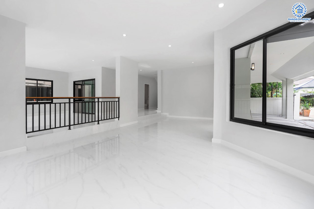 บ้านมือสองตกแต่งใหม่ ม.ปฐวีกาญจน์ ประชาชื่น-แจ้งวัฒนะ บ้านหลังมุม ทำเลโซนเมือง ดีไซน์สุดClassic เนื้อที่ 65 ตร.ว. ฟังก์ชั่น 4 ห้องนอน 3 ห้องน้ำ มี Living Room กว้างขวางบนพื้นที่ใช้สอยกว่า 319.6 ตร.ม. เดินทางสู่ใจกลางเมืองได้อย่างรวดเร็ว ใกล้เซ็นทรัลแจ้งวัฒนะ สนามบินดอนเมือง ทางด่วนศรีสมาน และรถไฟฟ้าสายสีแดง...