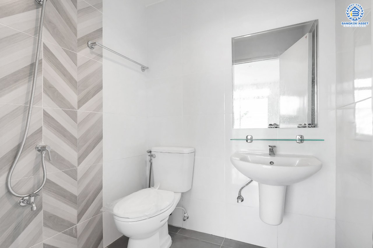 บ้านมือสองตกแต่งใหม่ ห้องมุม! ม.ทิพย์พิมานการ์เด้น บ้านกล้วย-ไทรน้อย เนื้อที่ 40 ตร.ว. ฟังก์ชั่น 3 ห้องนอน 2 ห้องน้ำ ต่อเติมเต็มพร้อมเข้าอยู่ บนทำเลศักยภาพ เดินทางสะดวกเข้า-ออกได้ 2 เส้นทางหลัก ได้แก่ ซอยวัดลาดปลาดุก , บ้านกล้วย-ไทรน้อย ใกล้เซ็นทรัลเวสต์เกต และรถไฟฟ้า "สถานีคลองบางไผ่"...