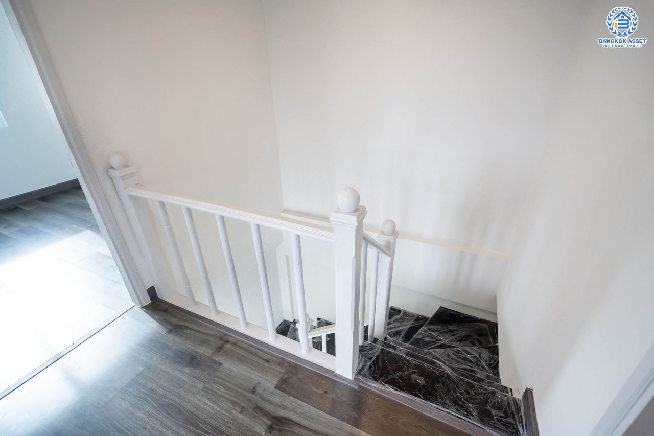 บ้านมือสองตกแต่งใหม่ ห้องมุม! ม.ทิพย์พิมานการ์เด้น บ้านกล้วย-ไทรน้อย เนื้อที่ 40 ตร.ว. ฟังก์ชั่น 3 ห้องนอน 2 ห้องน้ำ ต่อเติมเต็มพร้อมเข้าอยู่ บนทำเลศักยภาพ เดินทางสะดวกเข้า-ออกได้ 2 เส้นทางหลัก ได้แก่ ซอยวัดลาดปลาดุก , บ้านกล้วย-ไทรน้อย ใกล้เซ็นทรัลเวสต์เกต และรถไฟฟ้า "สถานีคลองบางไผ่"...